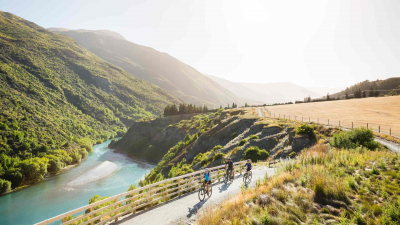 Gibston-Valley-Queenstown-cycling