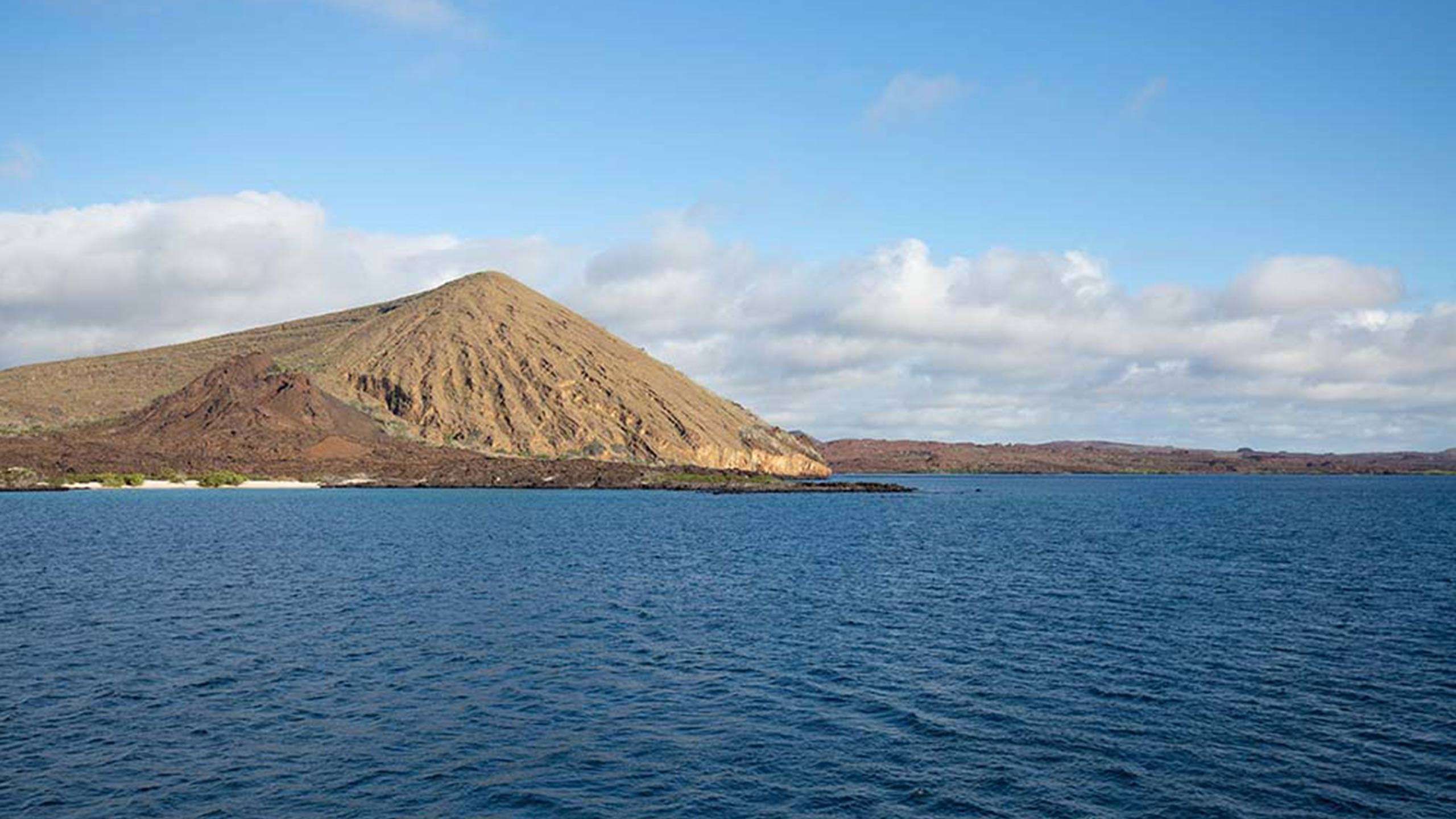 Luxury Aqua Mare West & East Galapagos Expedition Cruise (Santa Cruz Island To Santa Cruz Island) 15D14N 