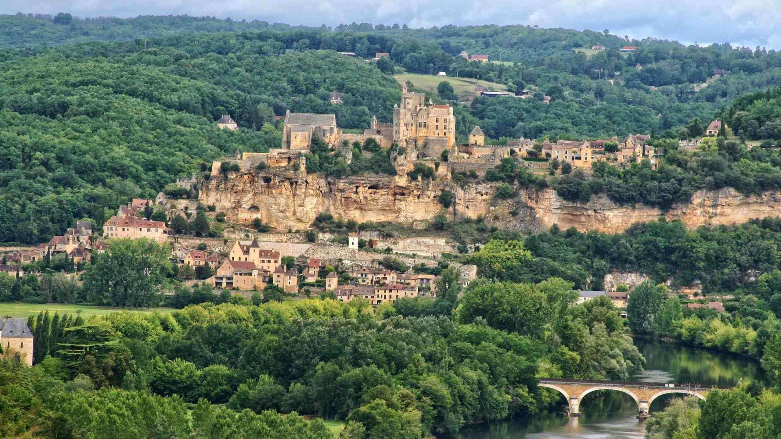 Luxury Dordogne to Bordeaux Biking Tour 6D5N (Grand Wine Estates & Michelin Stars), Fully Guided 