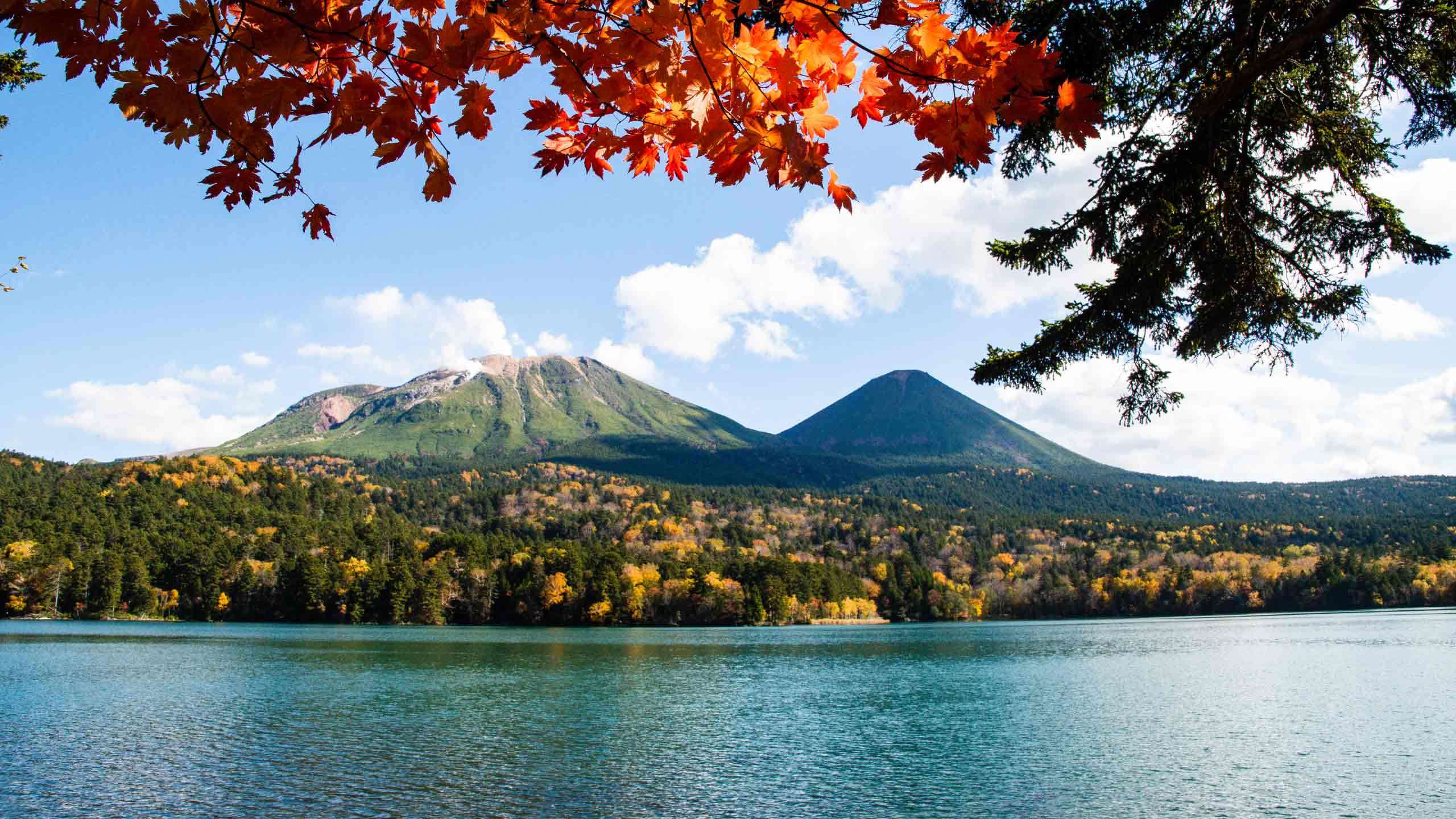 Luxury Hokkaido Walk 6D5N (Lakes, Volcano & Onsen), Fully Guided