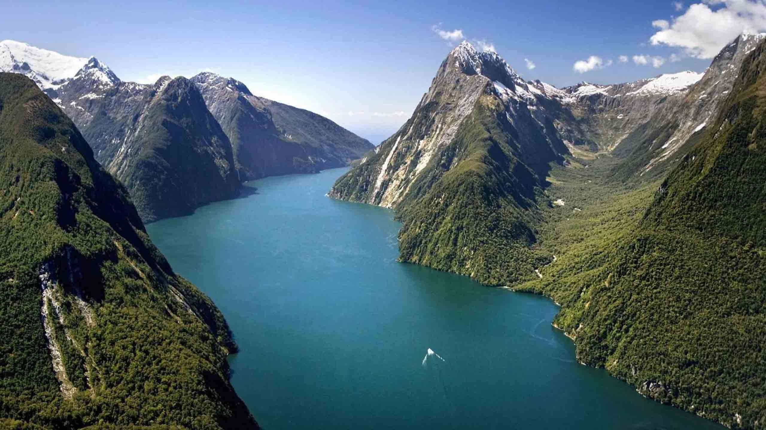 Just Milford - Milford Track Walk & Milford Sound Overnight Cruise 2D1N, Fully Guided