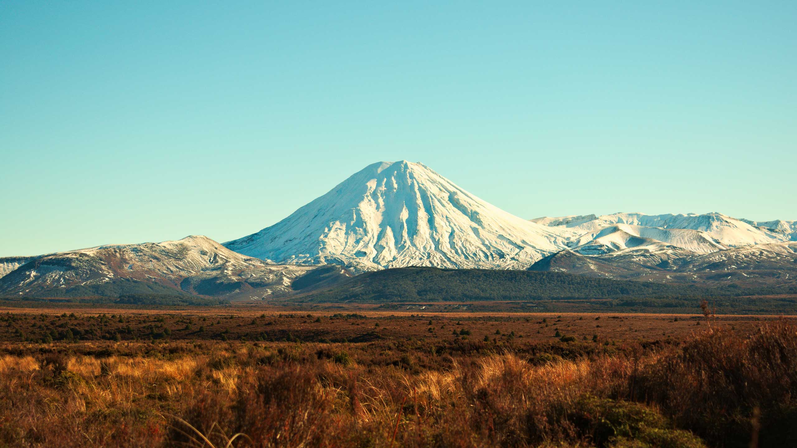Tongariro-national-park-new-zealand-mountain-view
