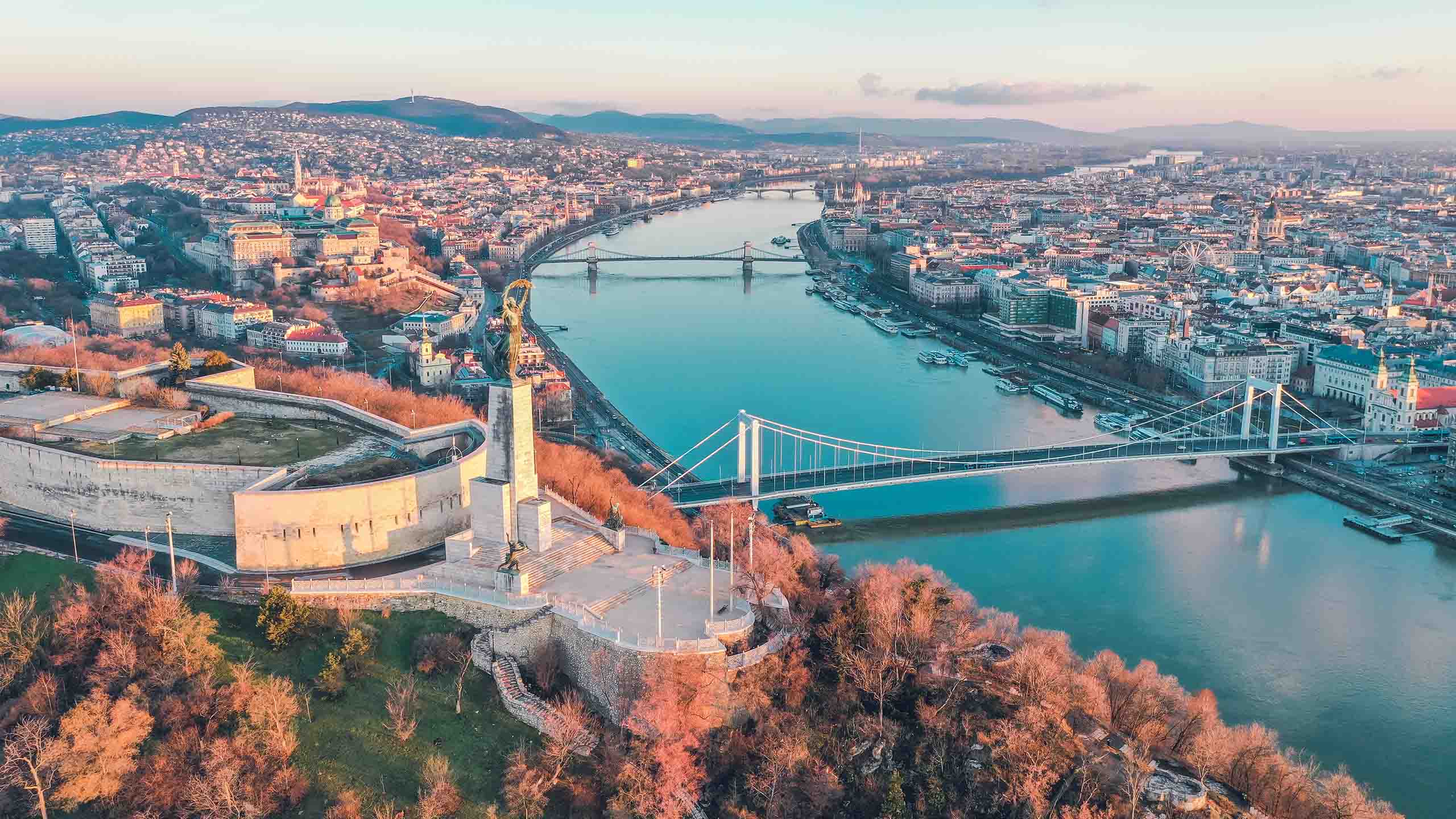 budapest-panoramic-city-and-river-view