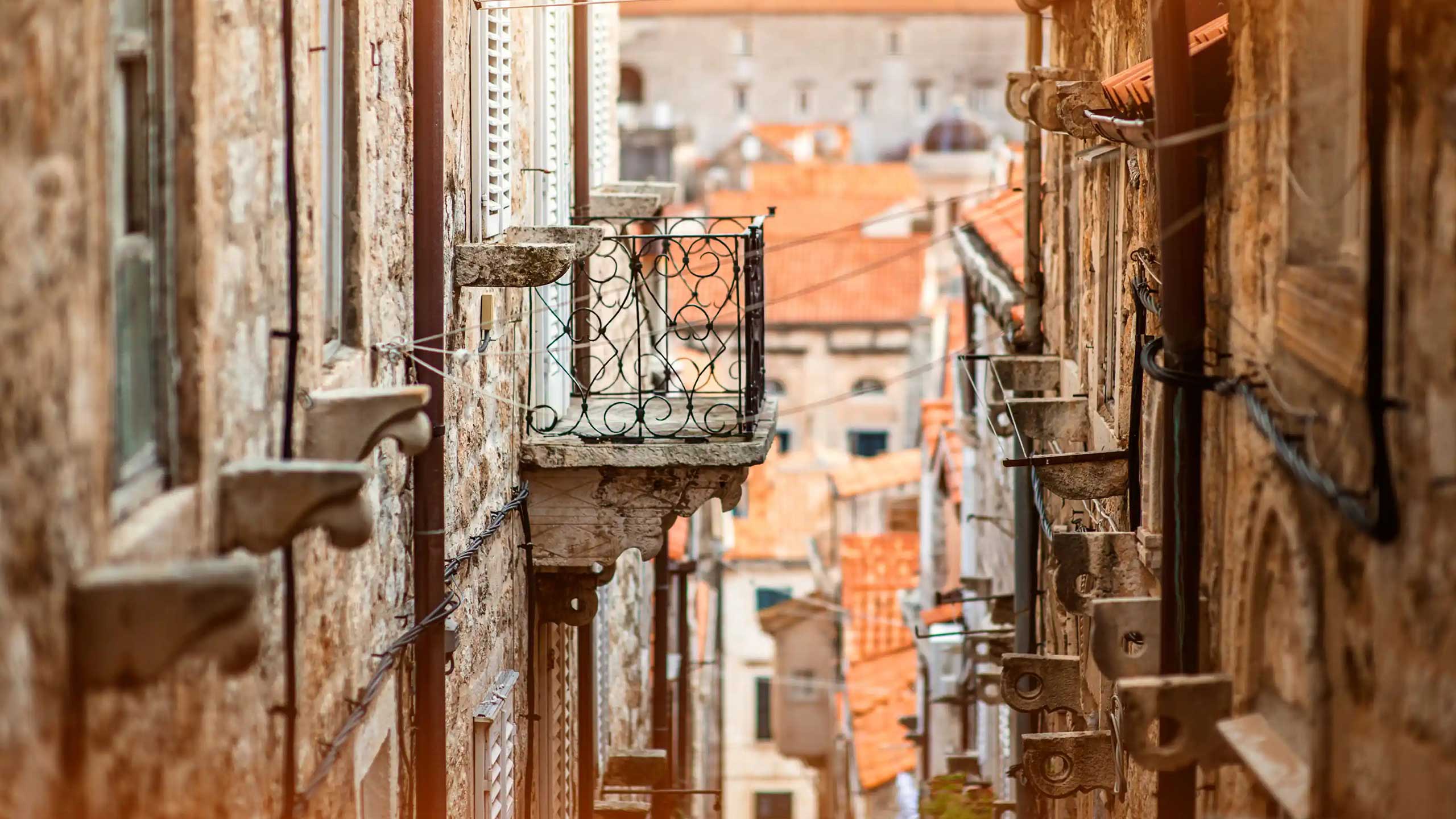 dubrovnik-old-town-streets-dubrovnik-croatia-shutterstock266471939