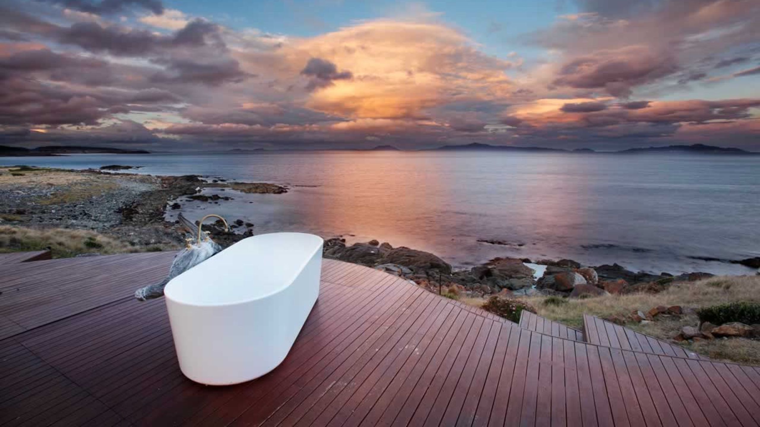 Thalia Heaven Outdoor Bath Tub with Ocean View