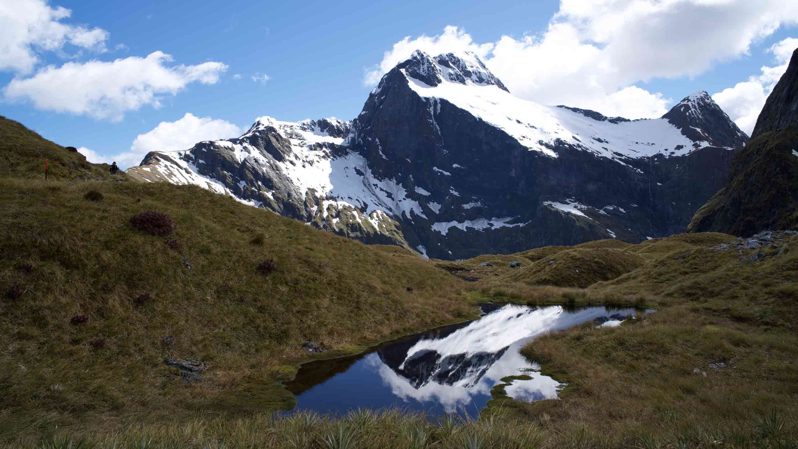 the-milford-track-new-zealand-mountain-scenery