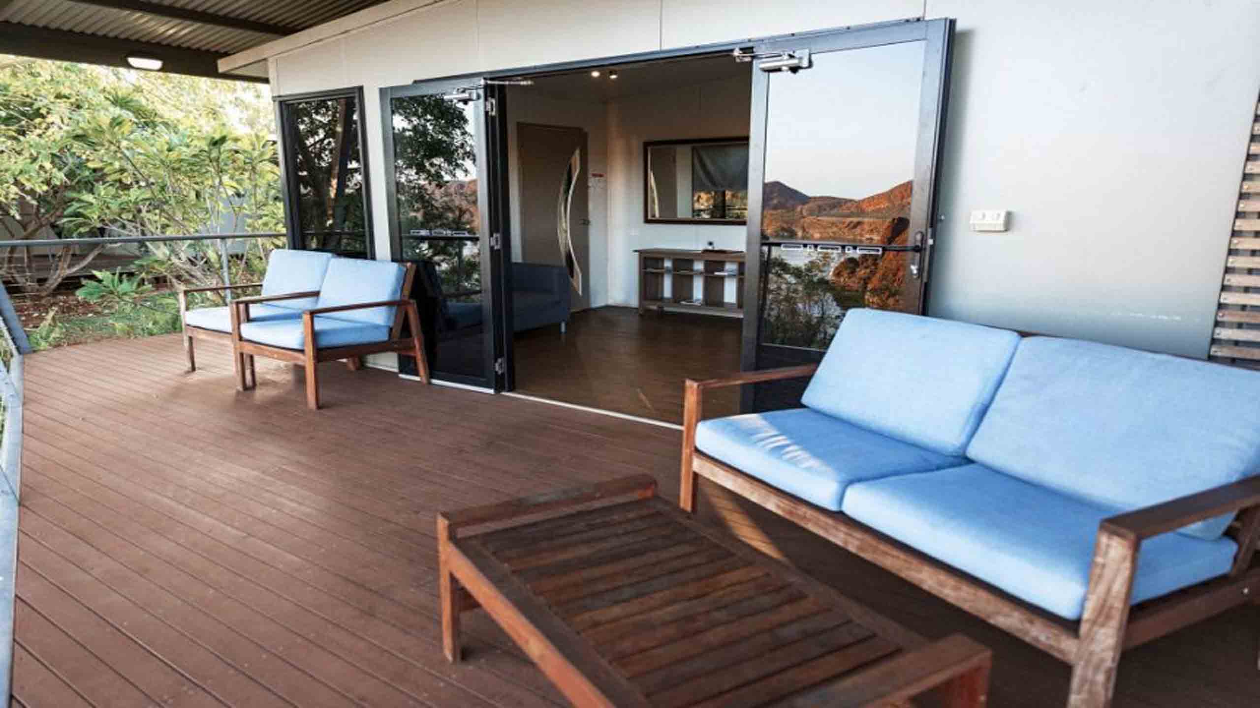 lake-argyle-resort-kimberley-wa-balcony-deck-exterior-room