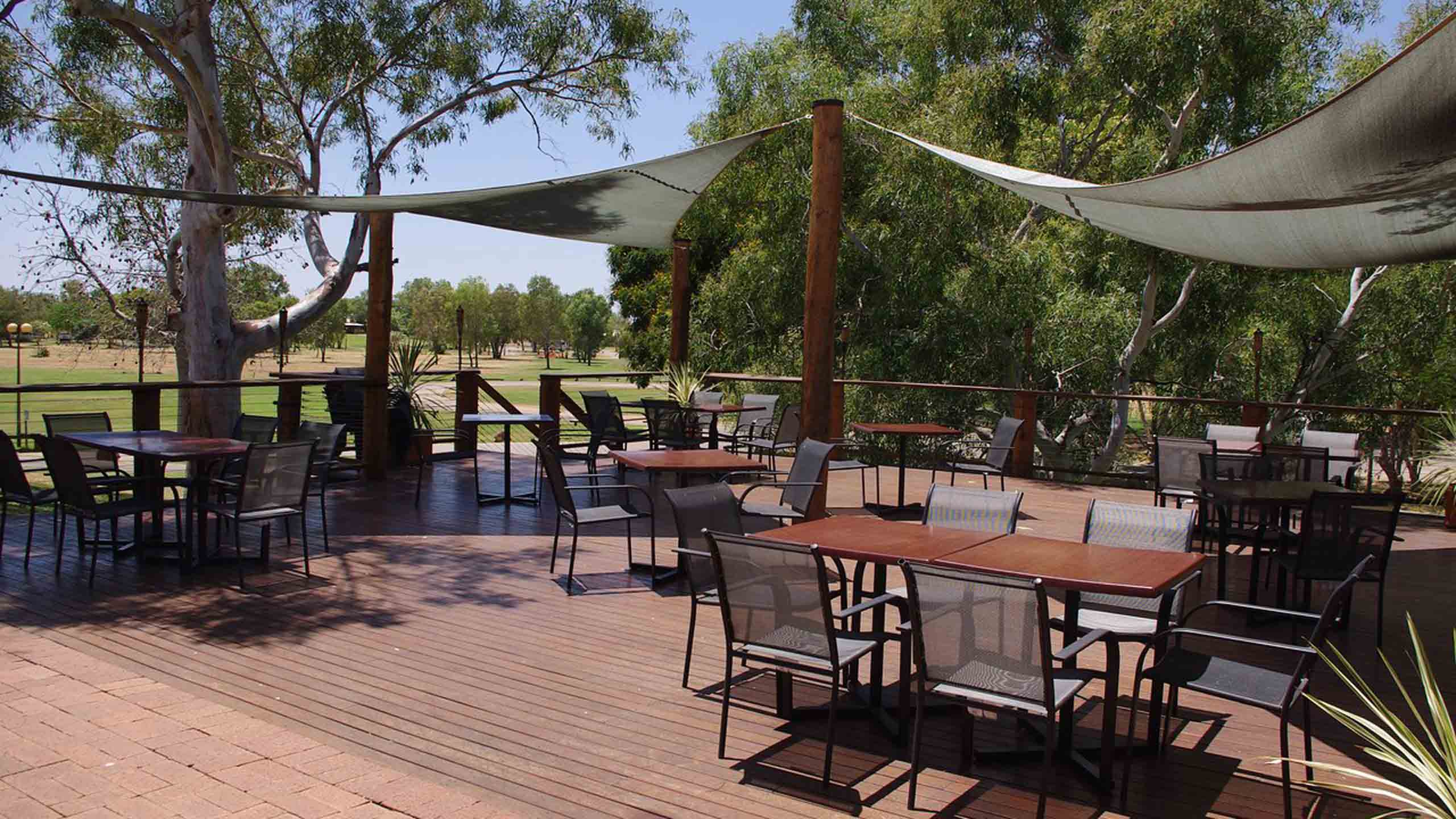 fitzroy-river-lodge-kimberley-restaurant-deck-open