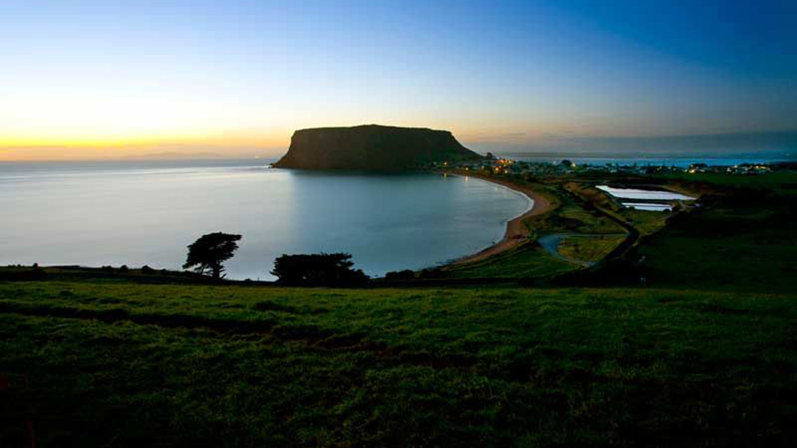 horizon-deluxe-apartments-tasmania-australia-stanley-at-dawn