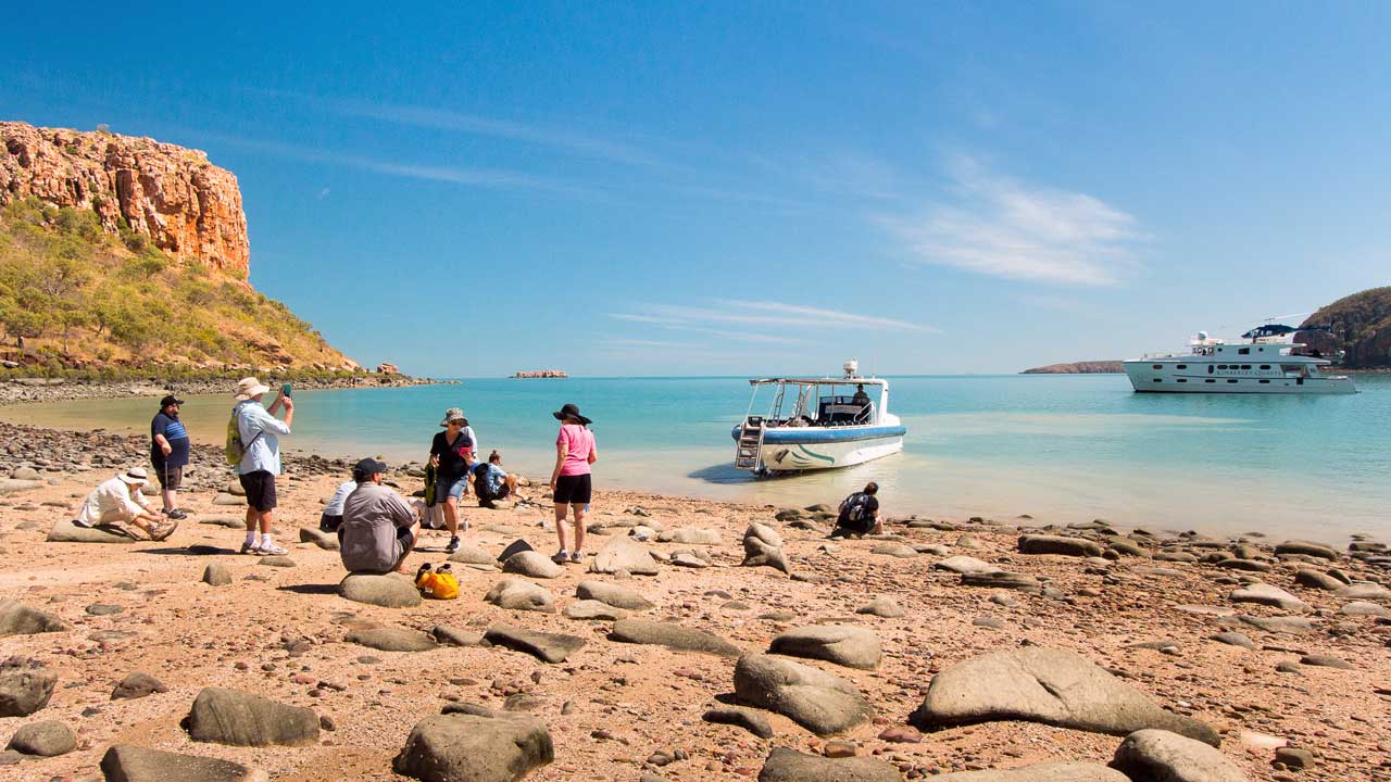 kimberley-quest-western-australia-cruise-beach-excrusion