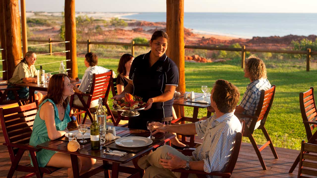 kooljaman-western-australia-accommodation-dining-