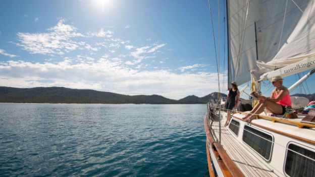 lady-eugenie-yacht-cruise-east-coast-tasmania-wineglass-bay-luxury-accommodation