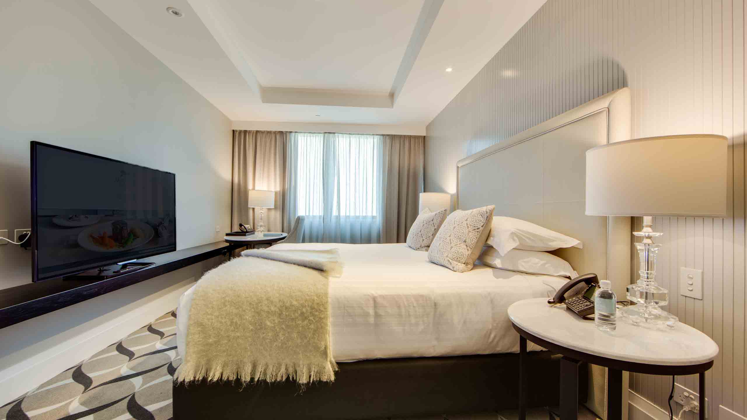 Mayfair-Hotel--Luxury-King-Room