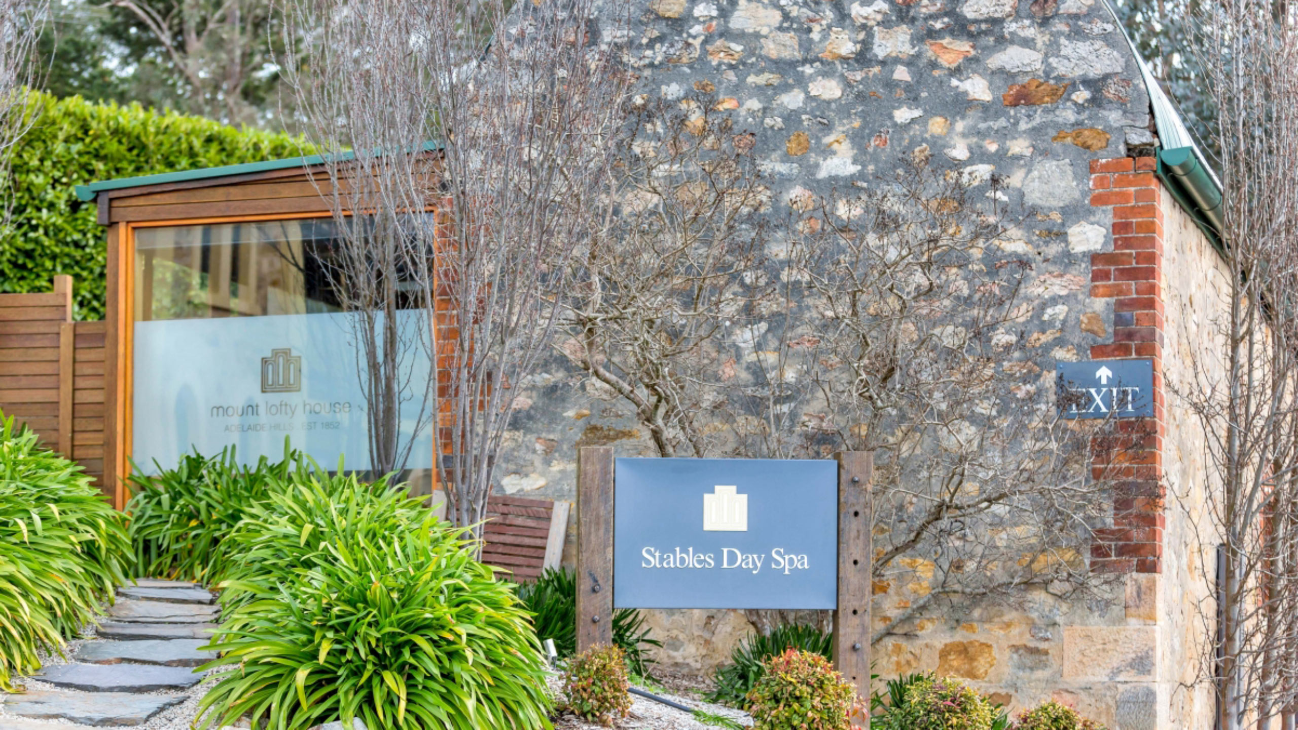 mt-lofty-house-adelaide-Stables-Day-SPa-outside