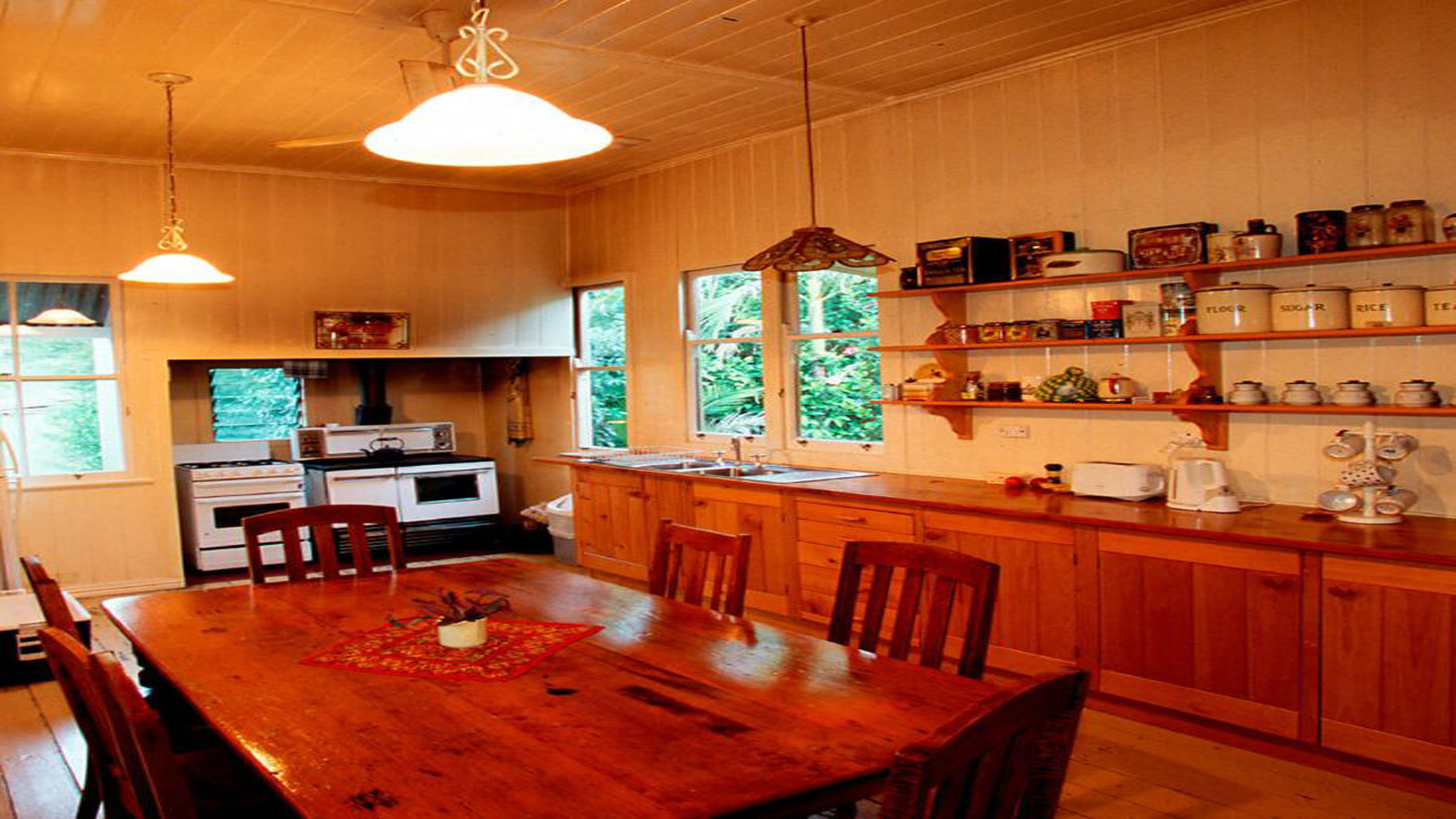 kitchen-homestead-mt-barney-lodge