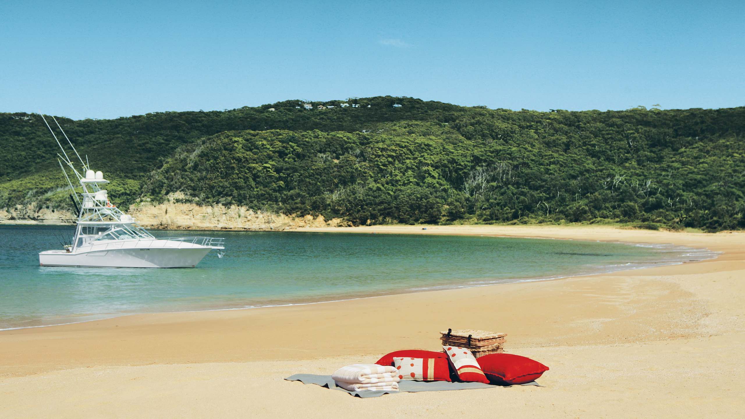 beach-house-new-south-wales-australia-luxury-accommodation-beach-sail-yacht-boat