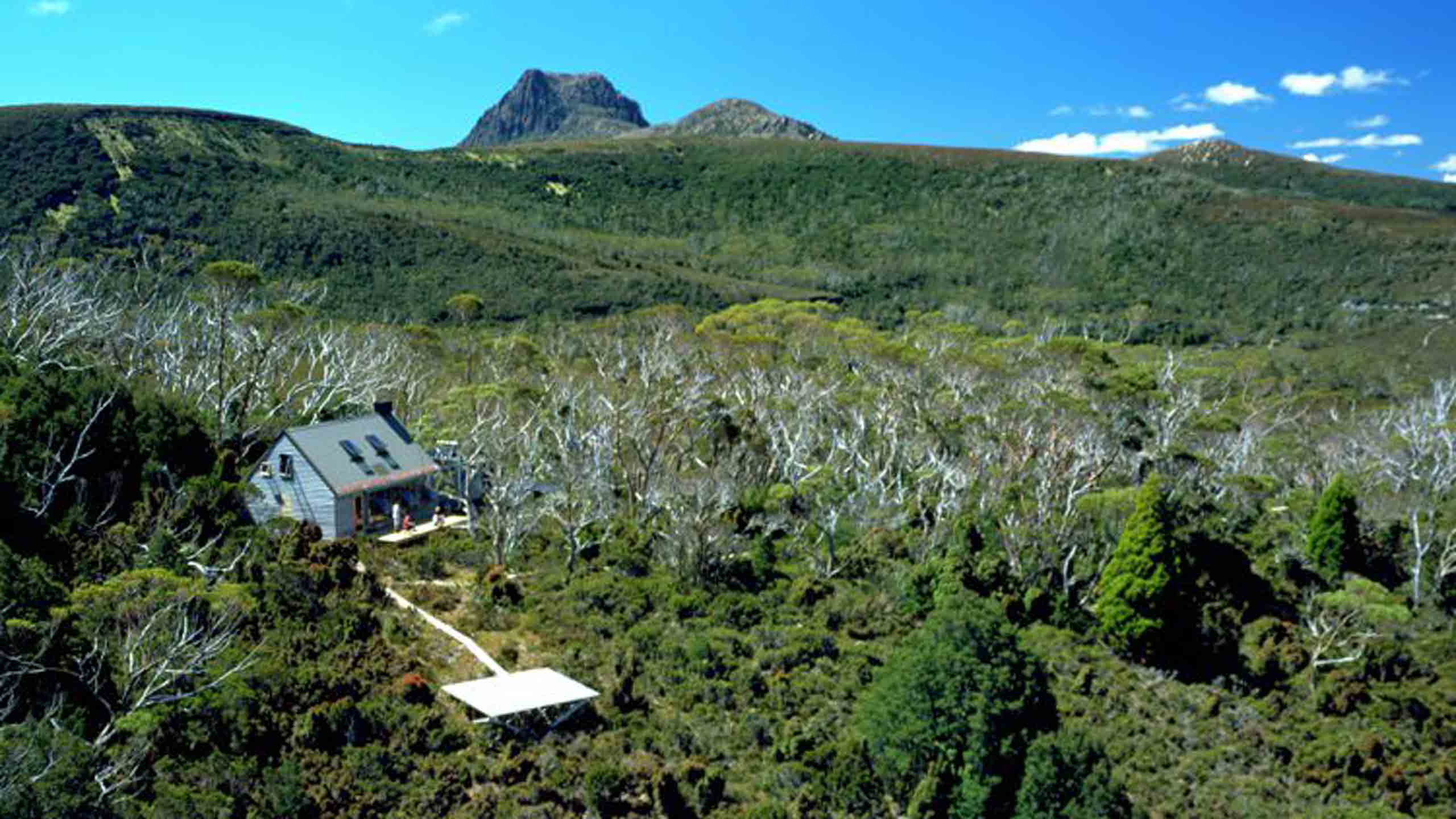 private-cradle-huts-cradle-mountain-overland-track-hut-exterior-view