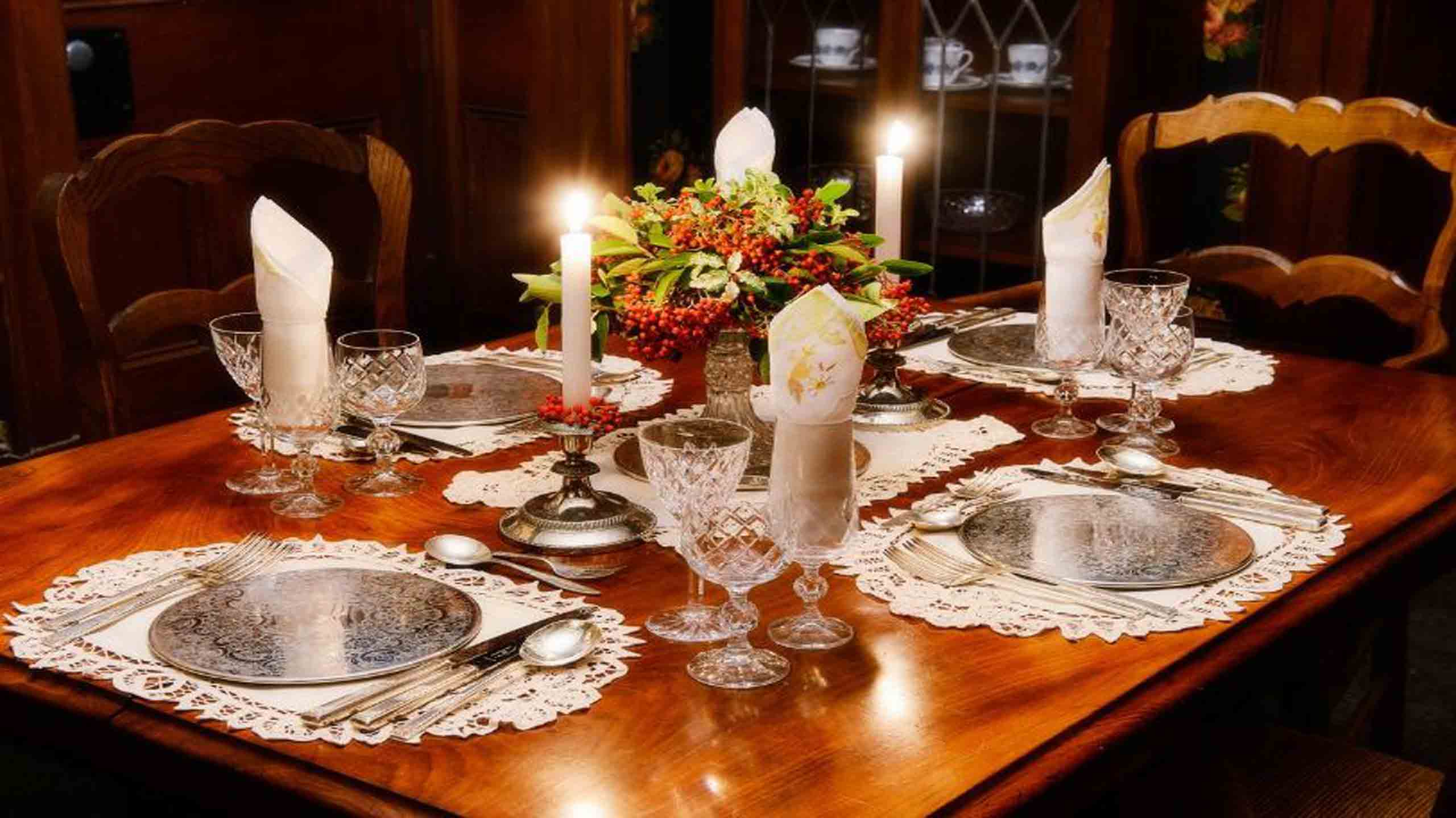 rathmore-house-tasmania-hollow-tree-dining-table-set