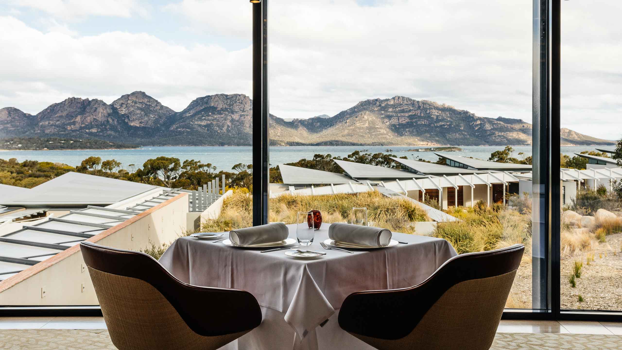 Saffire-freycinet-coles-bay-tasmania-dining-with-view