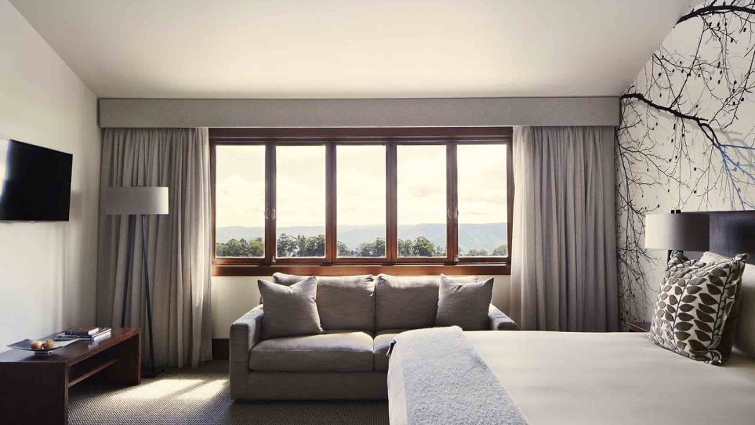 spicers-peak-lodge-scenic-rim-queensland-bedroom-window-view