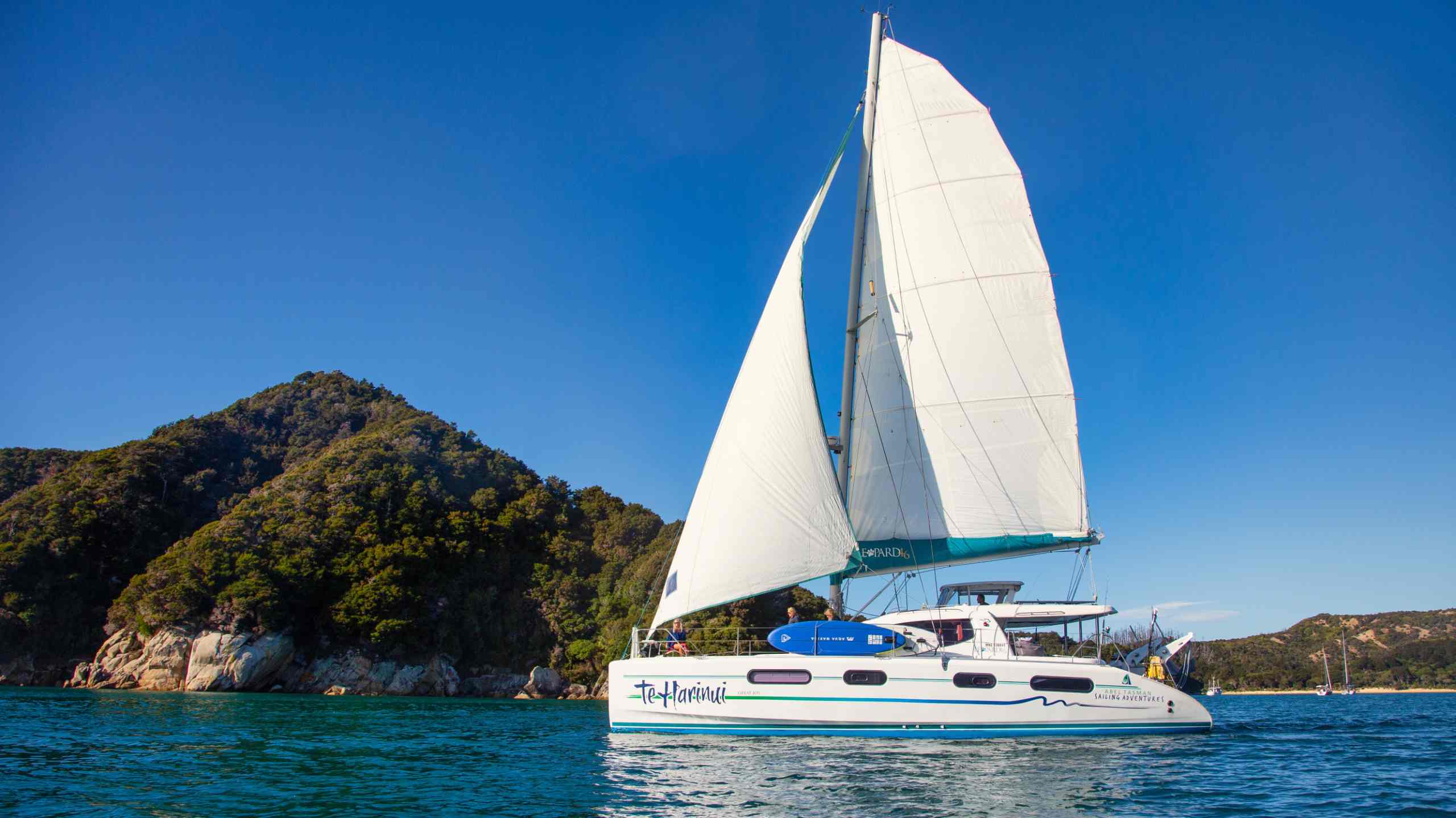 te-harinui-abel-tasman-nelson-south-island-new-zealand-sail-catamaran-exterior