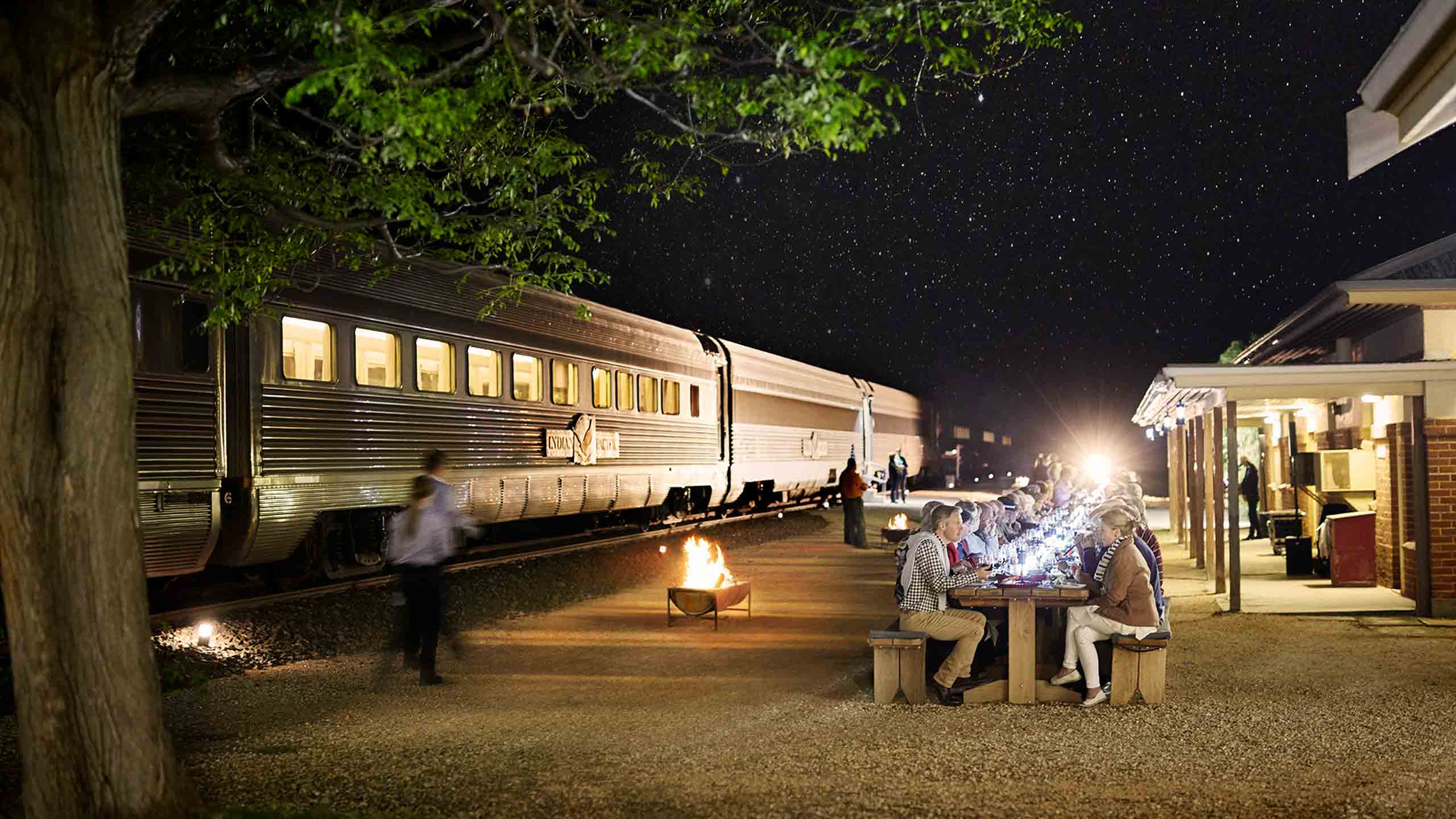Indian-pacific-australia-rail-journey-Rawlinna-Dinner-Under-the-Stars