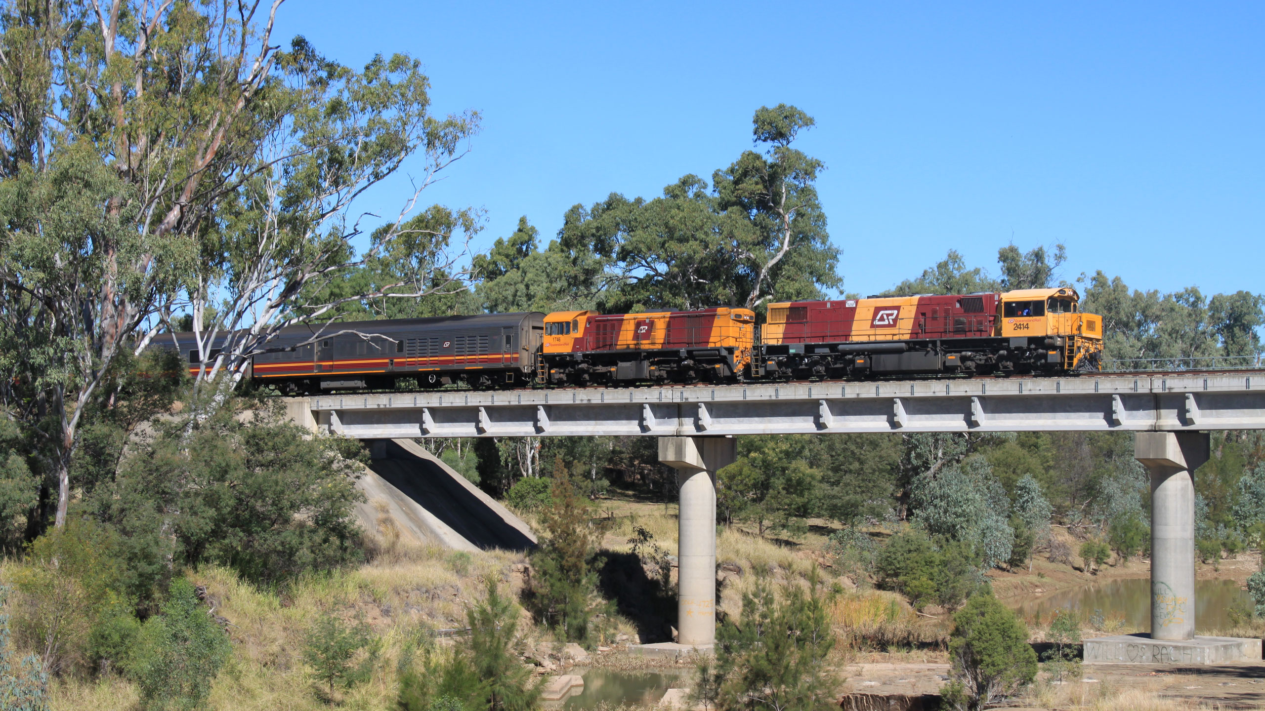 spirit-of-the-outback-australia-over-bridge