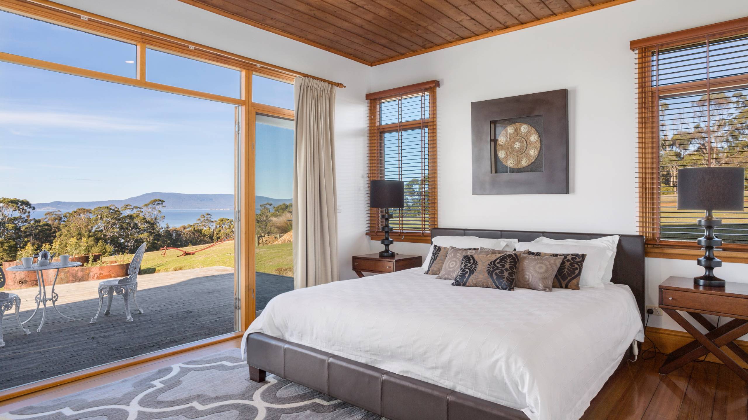 cape-lodge-luxury-tasmania-australia-bedroom-view-balcony