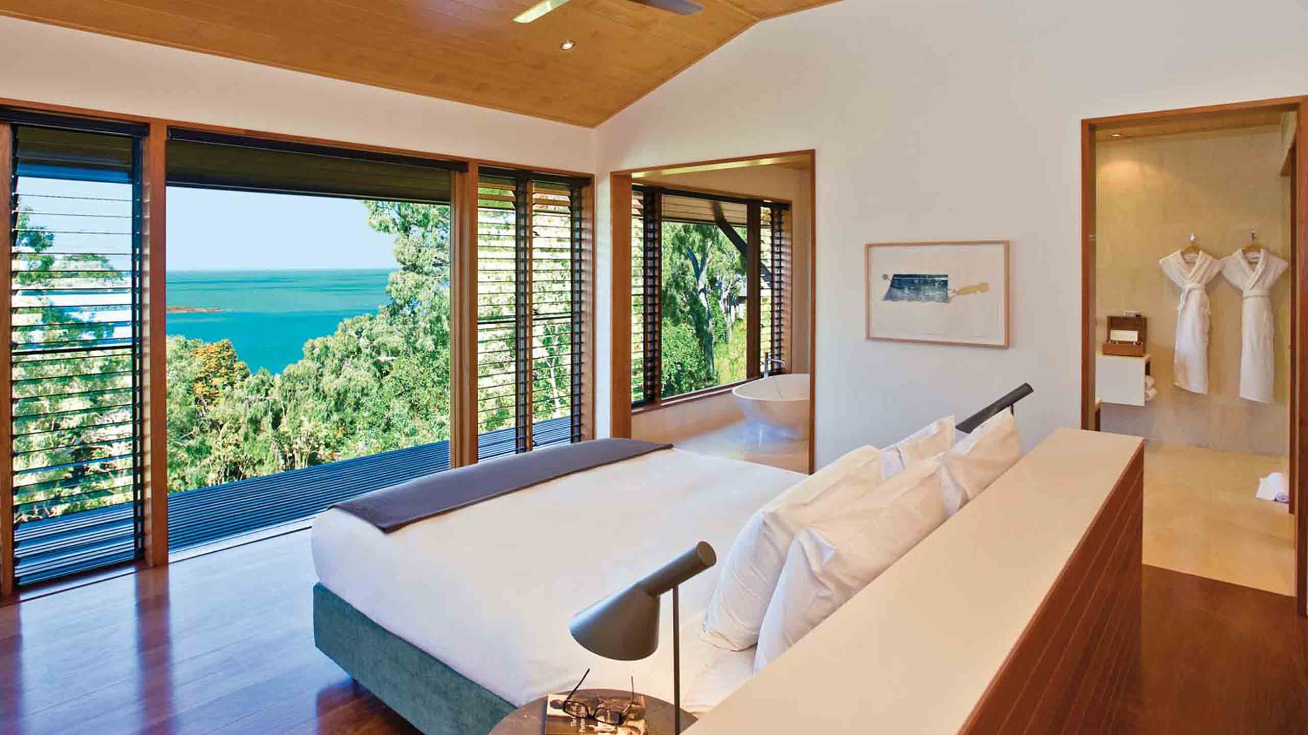 qualia-whitsundays-great-barrier-reef-hamilton-winward-pavilion-bedroom