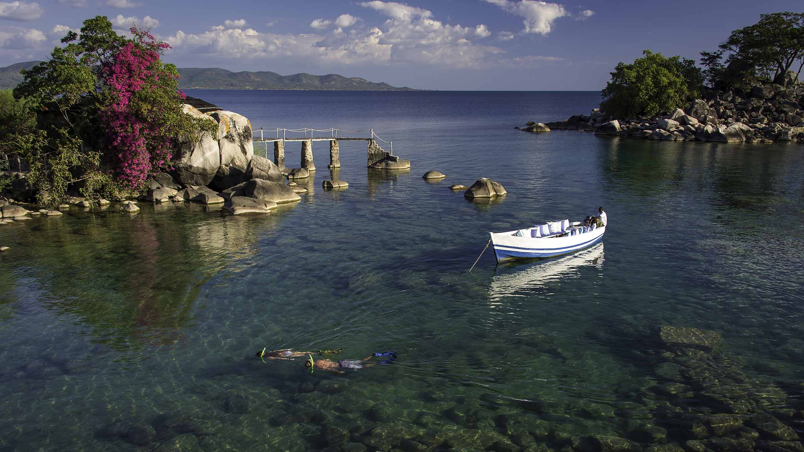 kaya-mawa-island-lodge-malawi-africa-snorkeling-with-boat