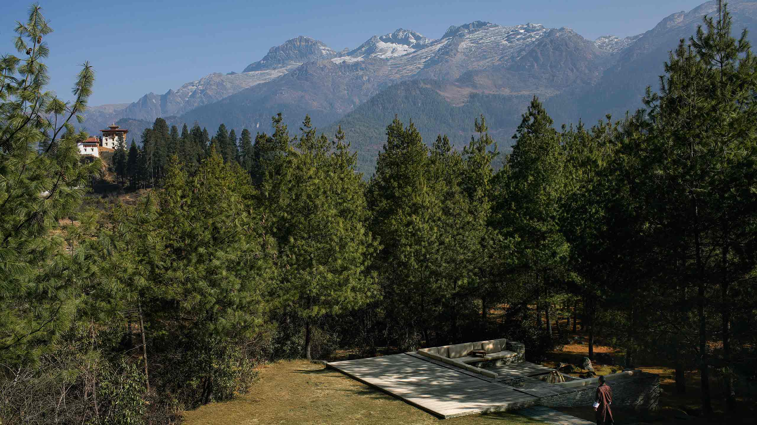 amankora-bhutan-paro-lodge-firepit-terrance-with-drukgyel-dzong-view