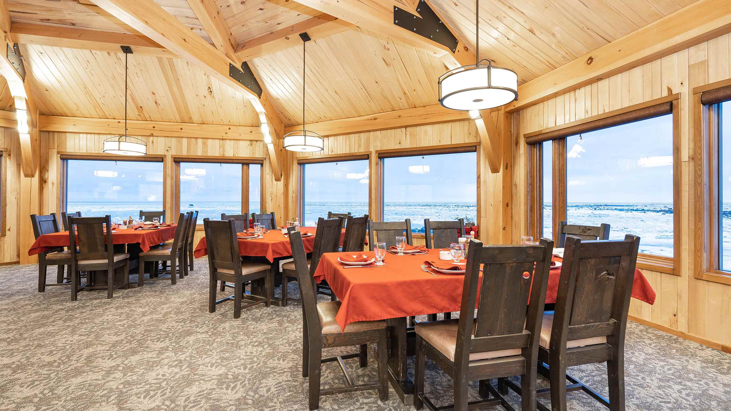 seal-river-heritage-lodge-canada-restaurant