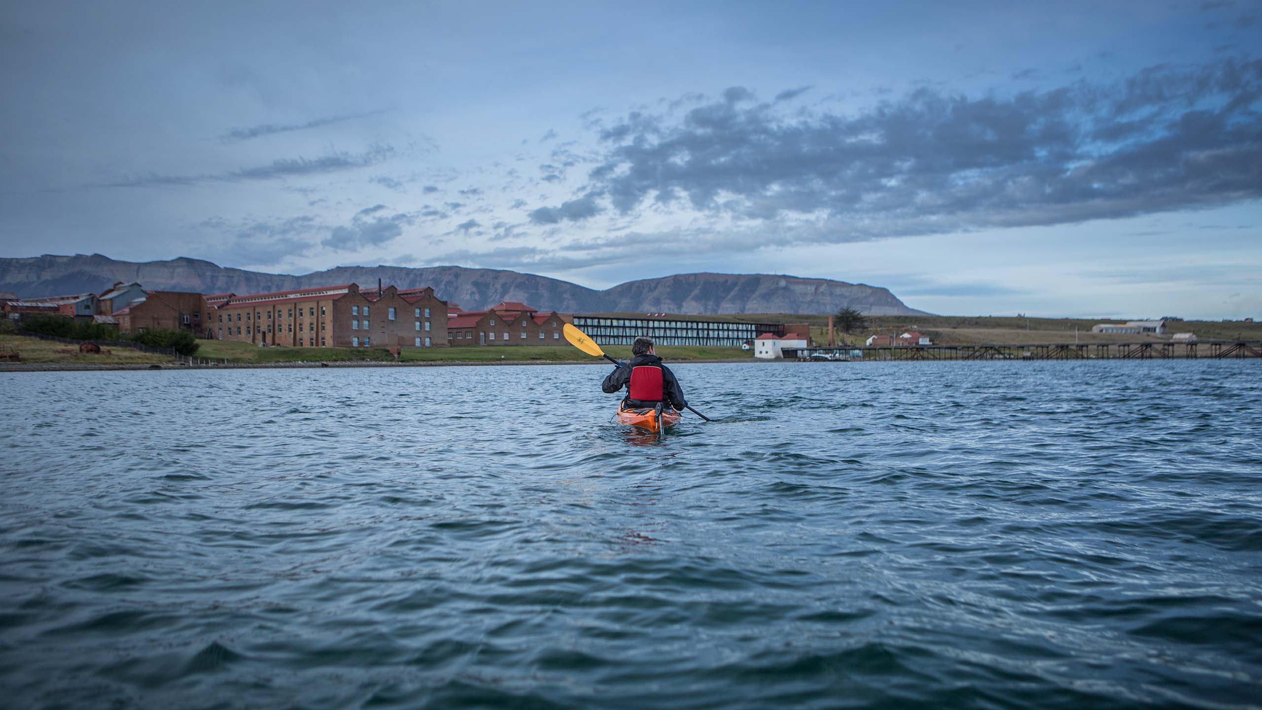 the-singular-patagonia-chile-kayak-front-hotel