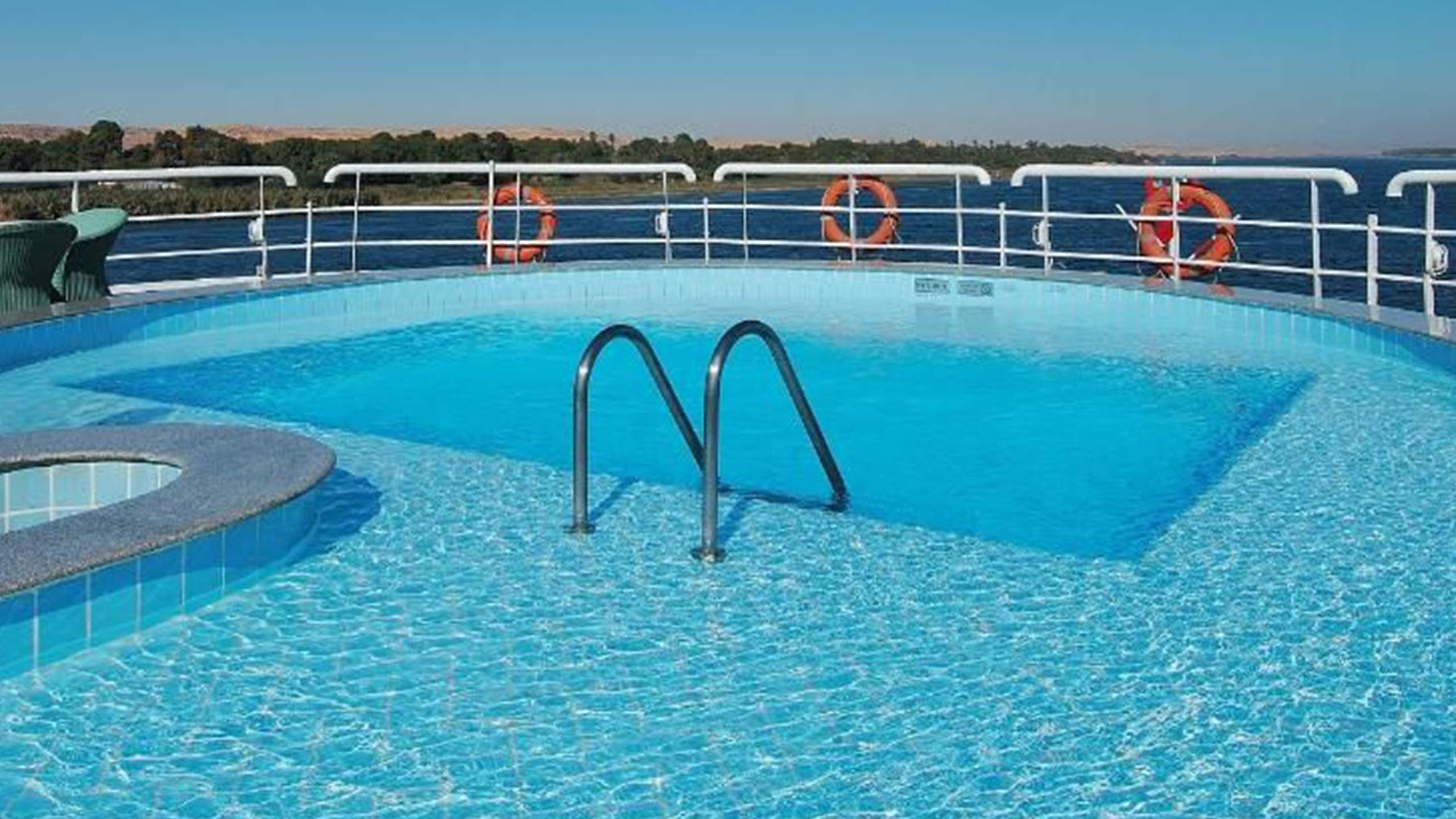 movenpick-ms-hamees-egypt-nile-cruise-pool