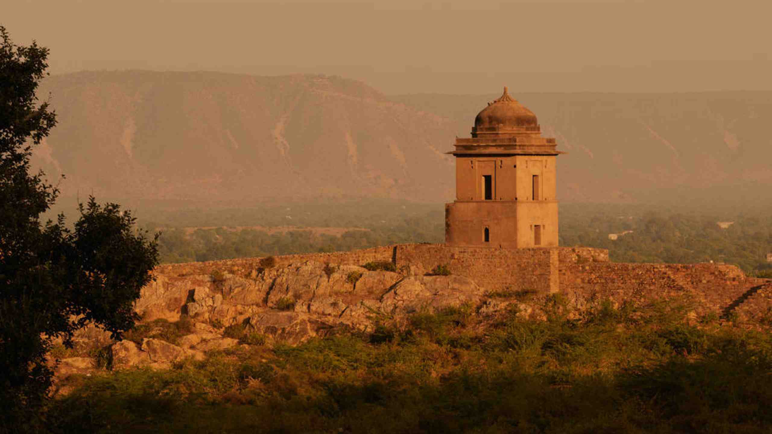 amanbagh-ruins-tower-experience-india