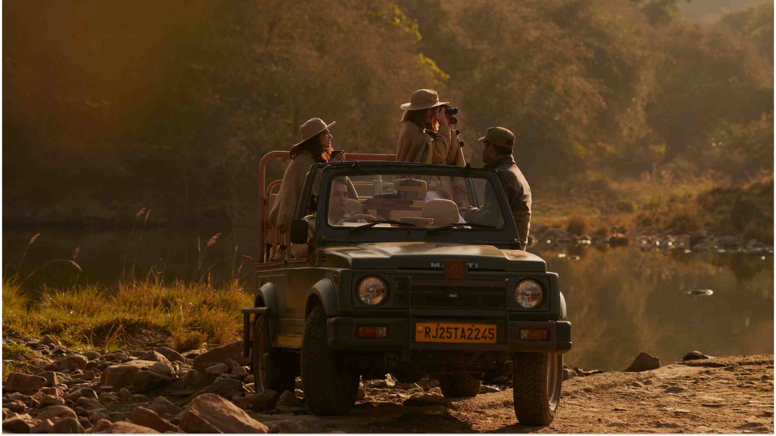aaman-i-khas-safari-outdoor-jeep-with-people