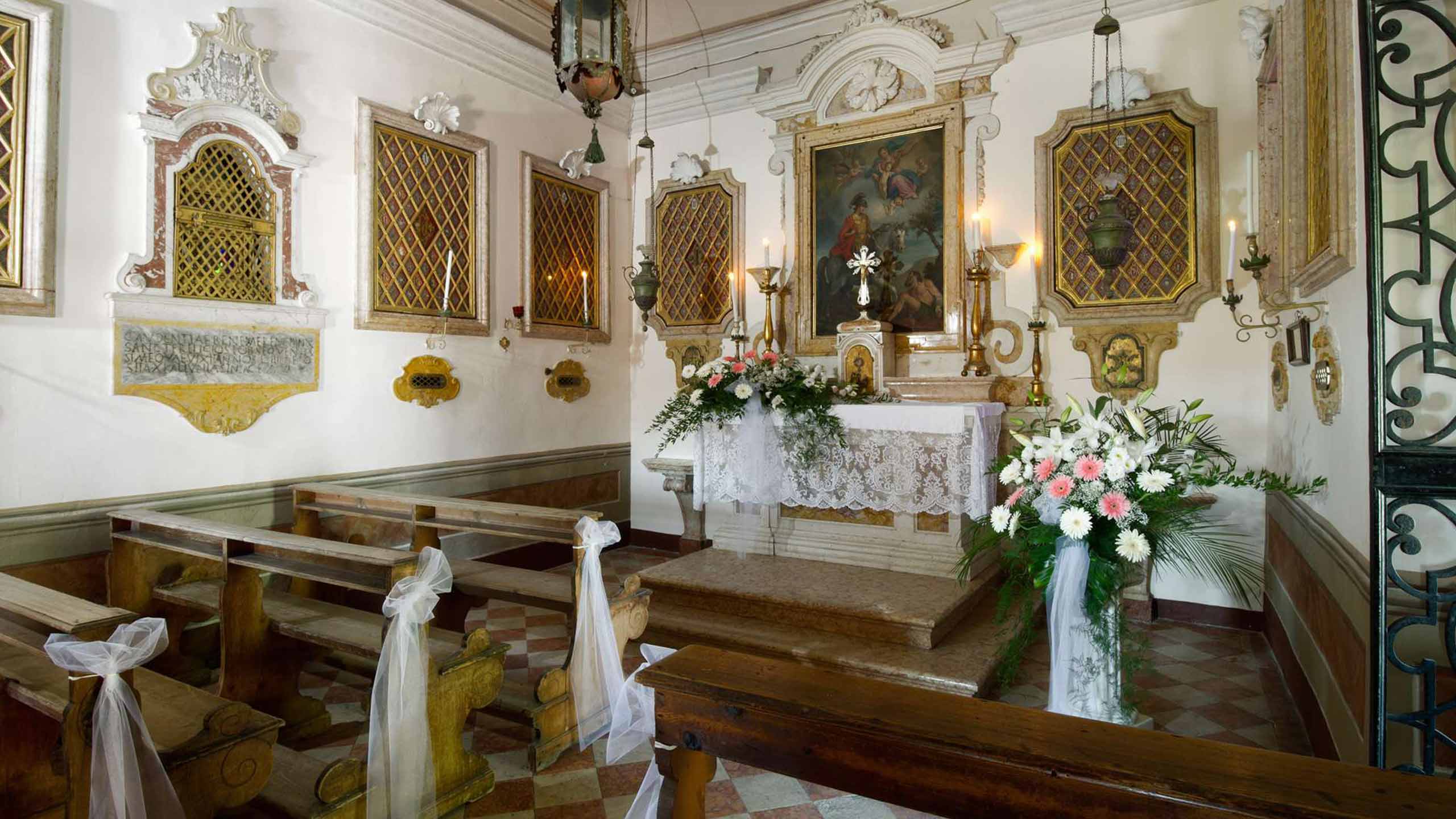 inside-chapel-villa-cordevigo-wine-relais-lake-garda-italy