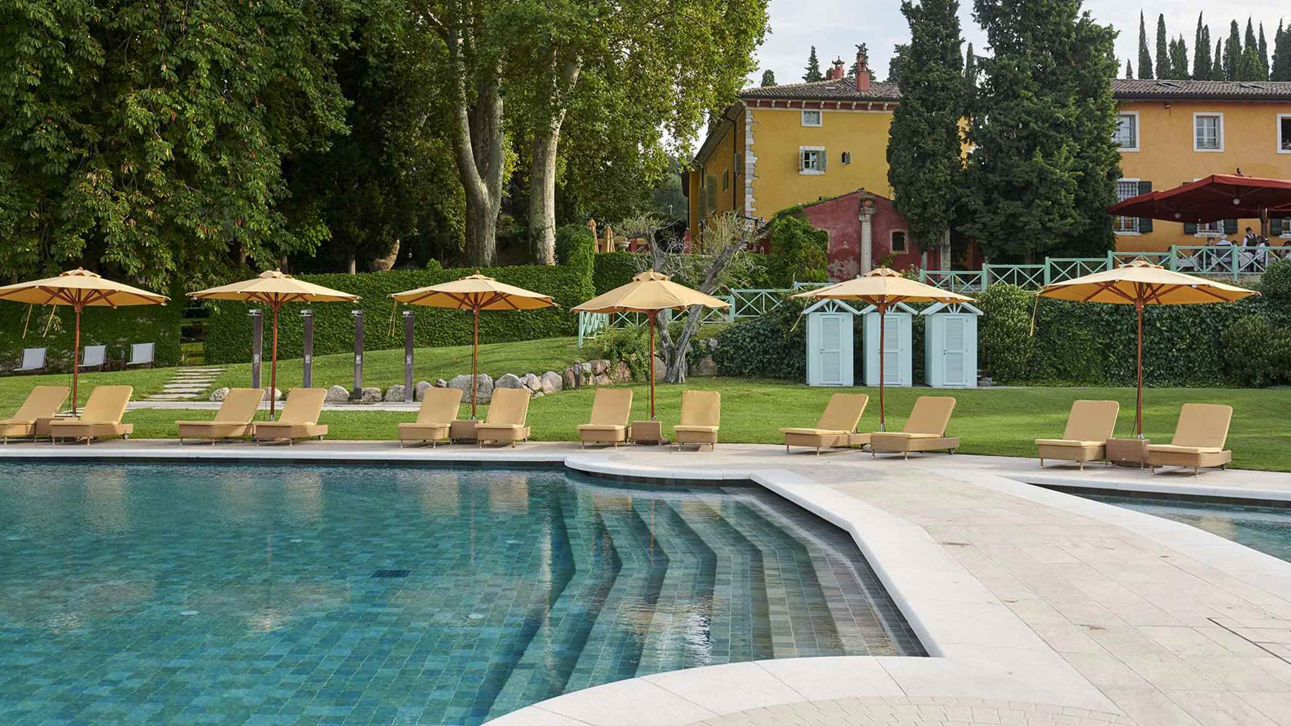 swimming-pool-villa-cordevigo-wine-relais-lake-garda-italy