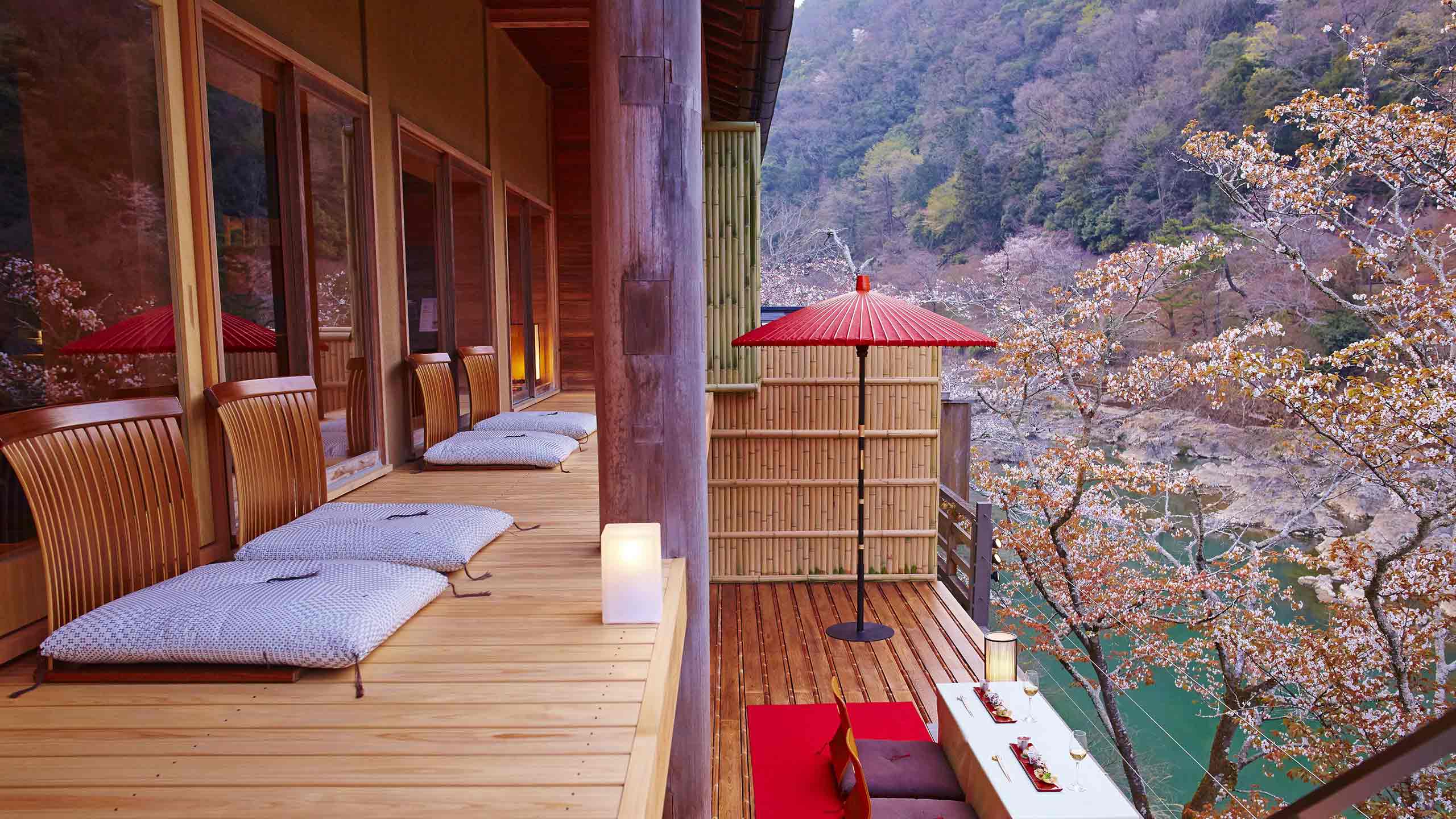 hoshinoya-kyoto-japan-floating-tea-room-river-side