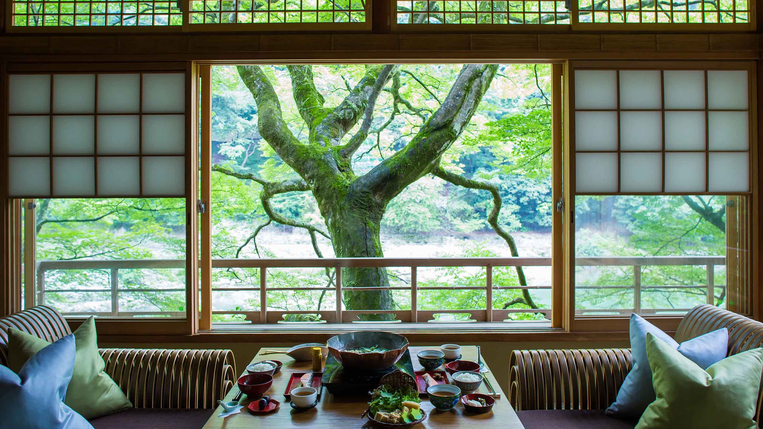 hoshinoya-kyoto-japan-inroom-dining