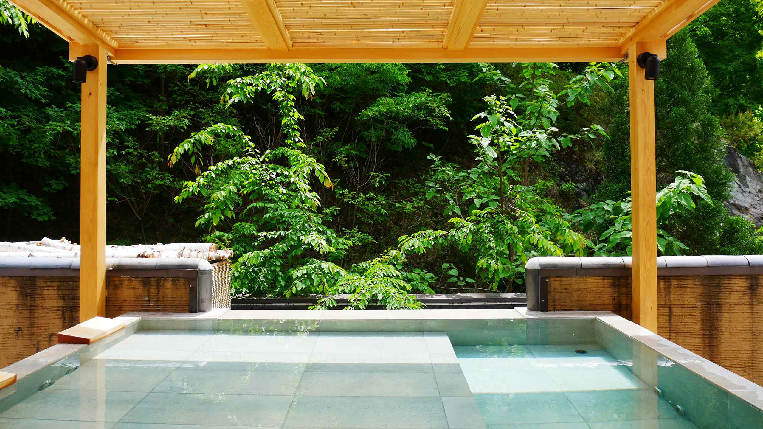 tobira-onsen-myojinkan-japan-outdoor-spa