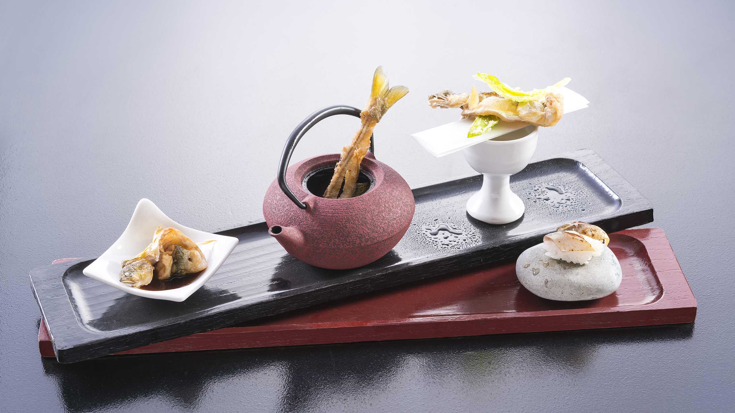 tobira-onsen-myojinkan-japan-tea-set