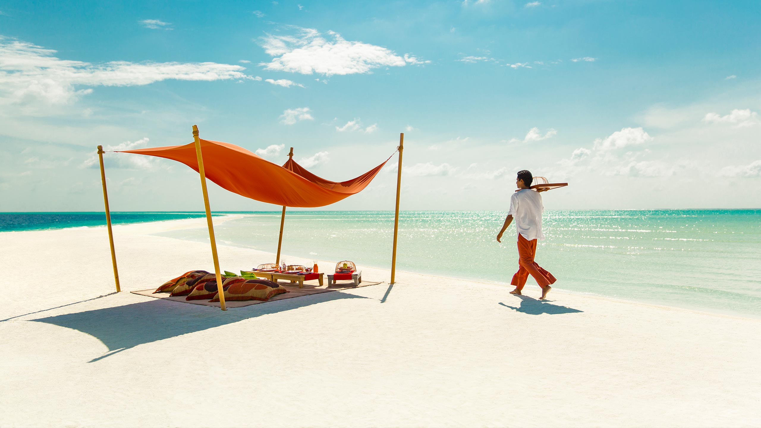 como-cocoa-island-maldives-picnic-lunch-on-cocoa-sandbank