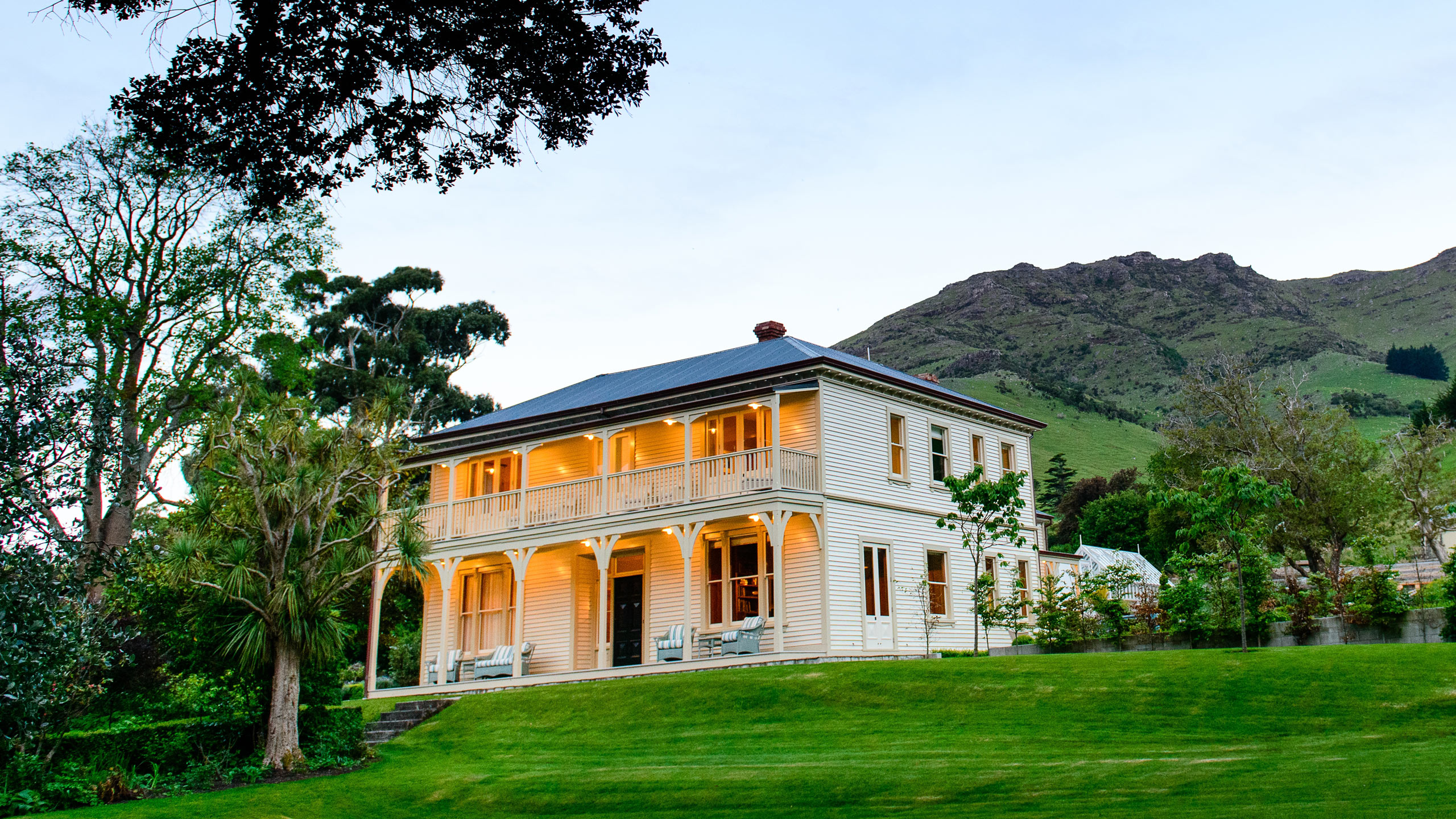 annandale-homestead-pigeon-bay-new-zealand-exterior