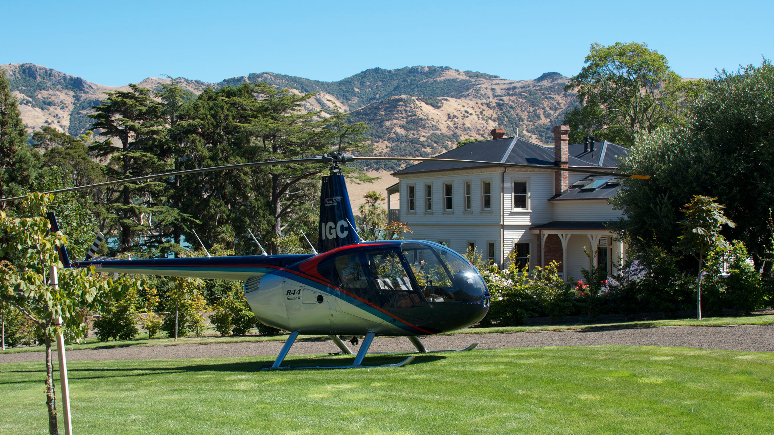 annandale-homestead-pigeon-bay-new-zealand-helicopter-arrival
