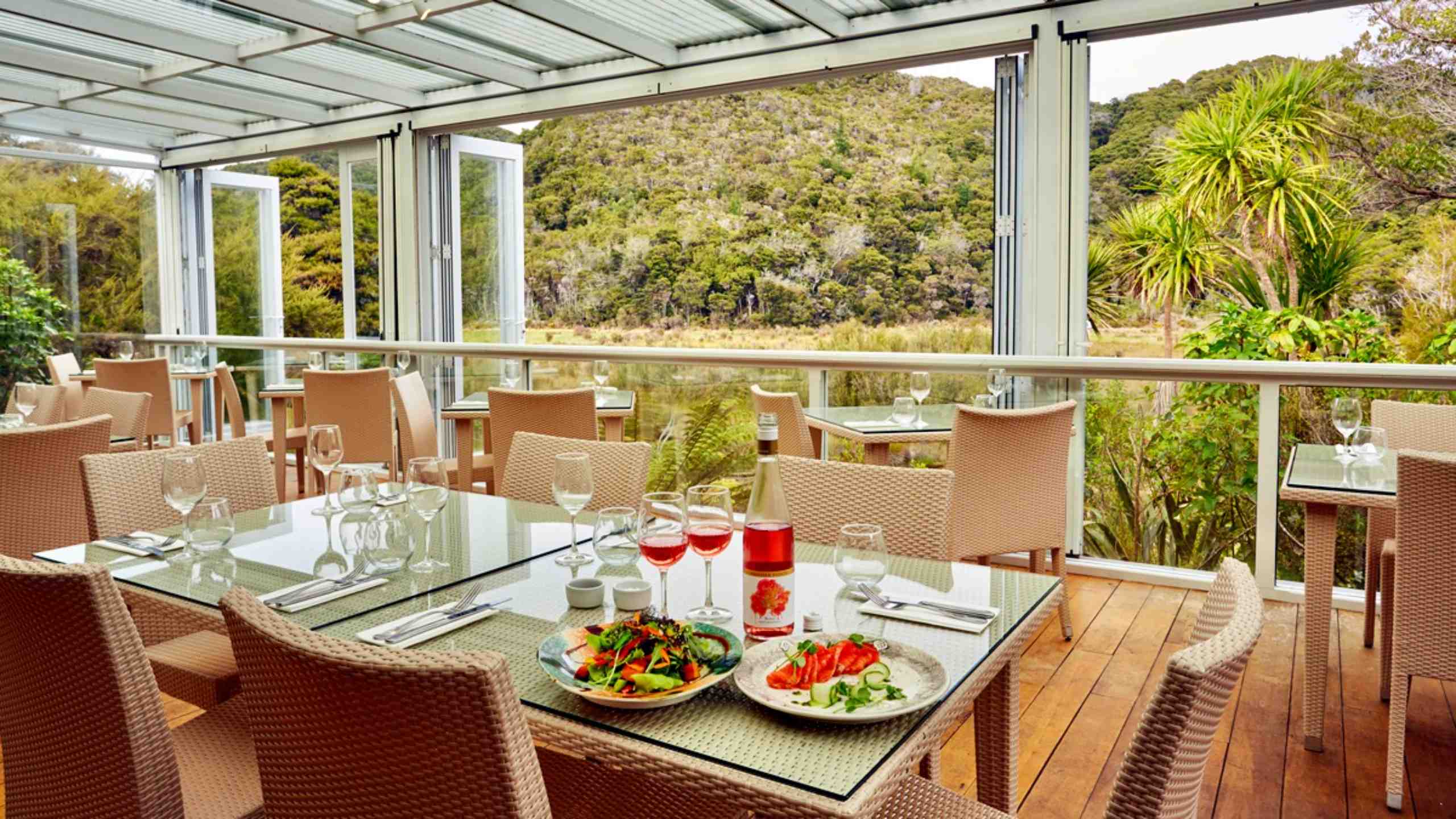 awaroa-lodge-abel-tasman-national-park-new-zealand-dining-lounge