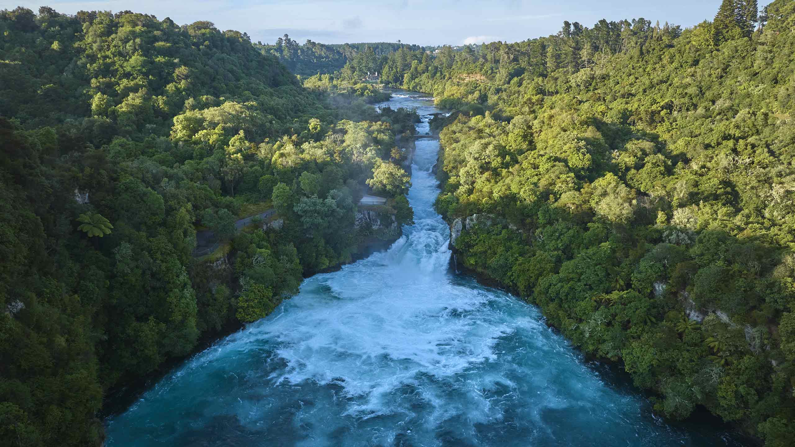 huka-falls-1-huka-lodge-taupo-new-zealand