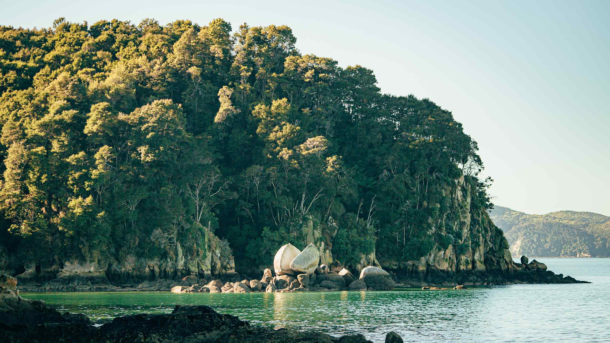 abel-tasman-coastline-lodge-by-the-beach-kaiteriteri-tasman-new-zealand