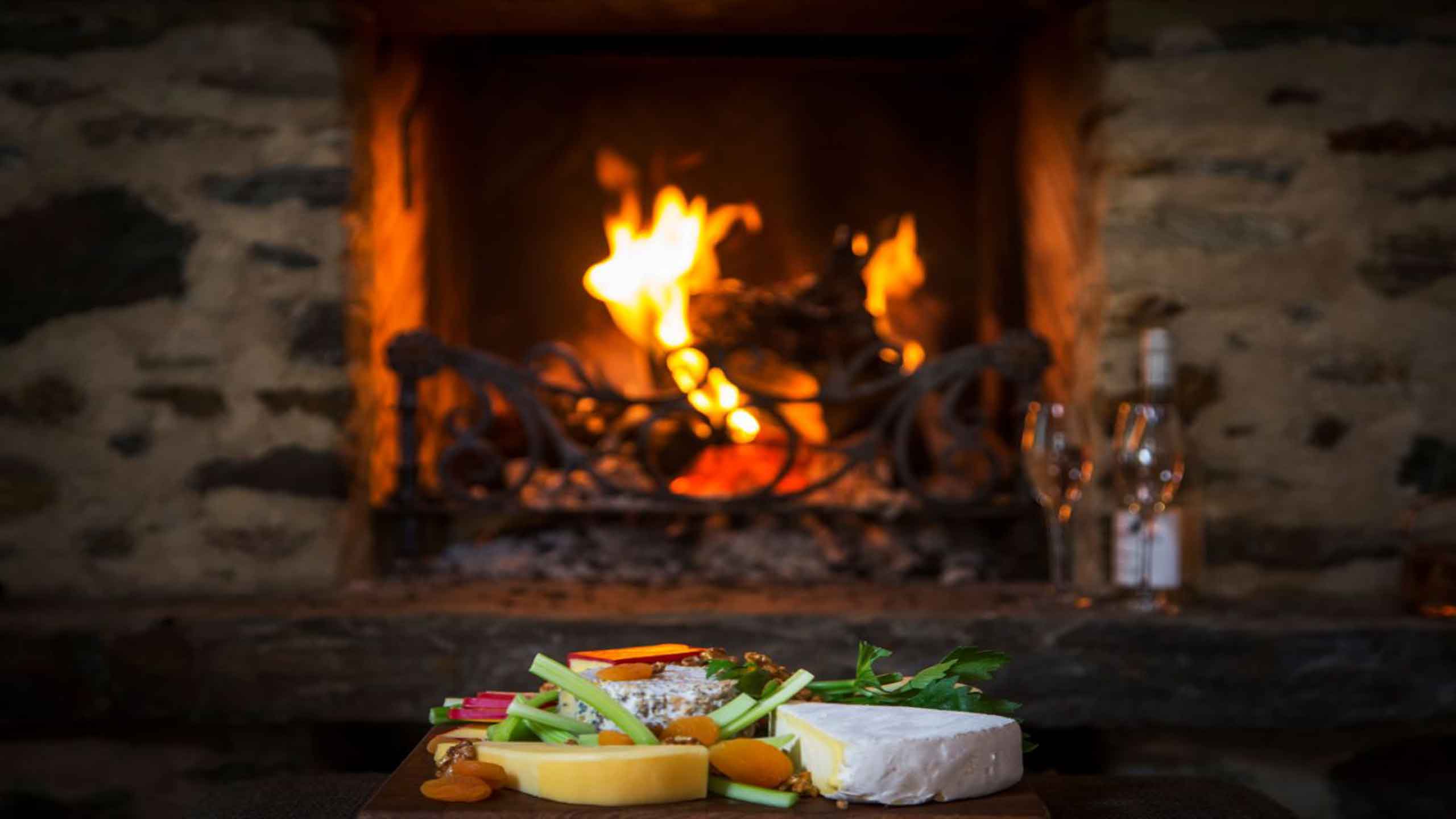 Mahu-Whenua-wanaka-new-zealand-Fireplace&Cheese