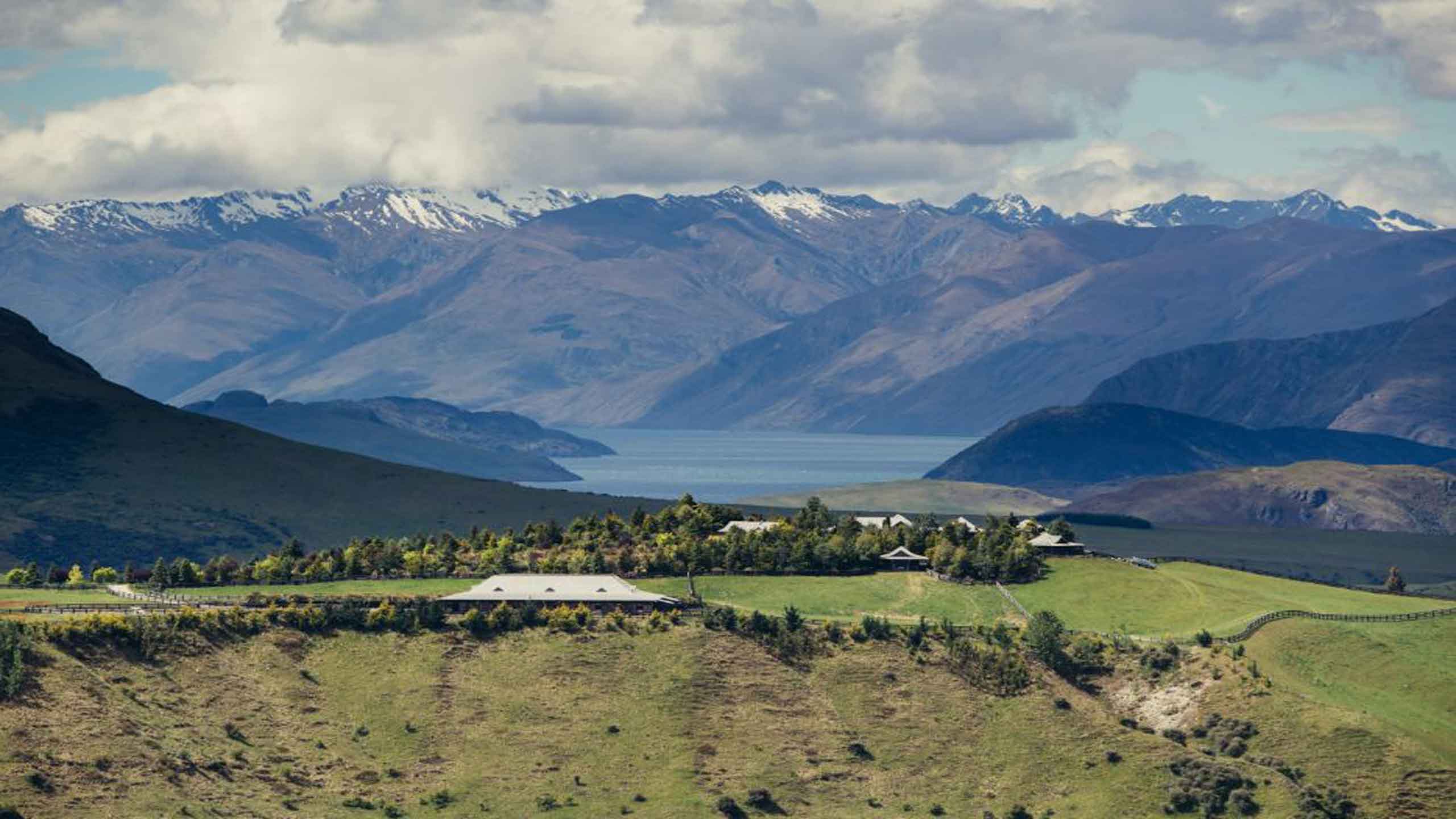 Mahu-Whenua-wanaka-new-zealand-Landscape-over-Lake-Wanaka